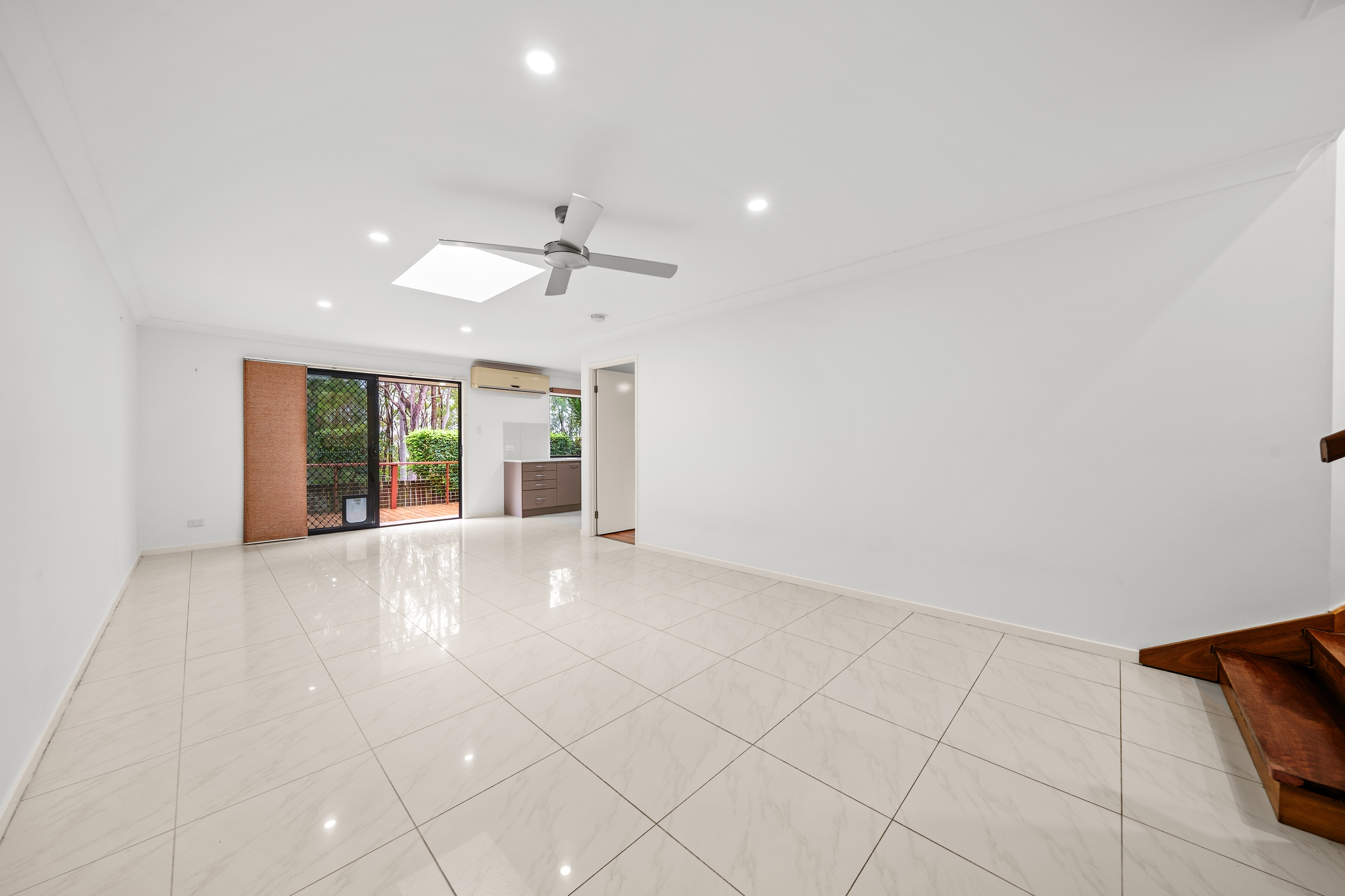 2 16 PENRHYN STREET, PACIFIC PINES QLD 4211 - Image 6