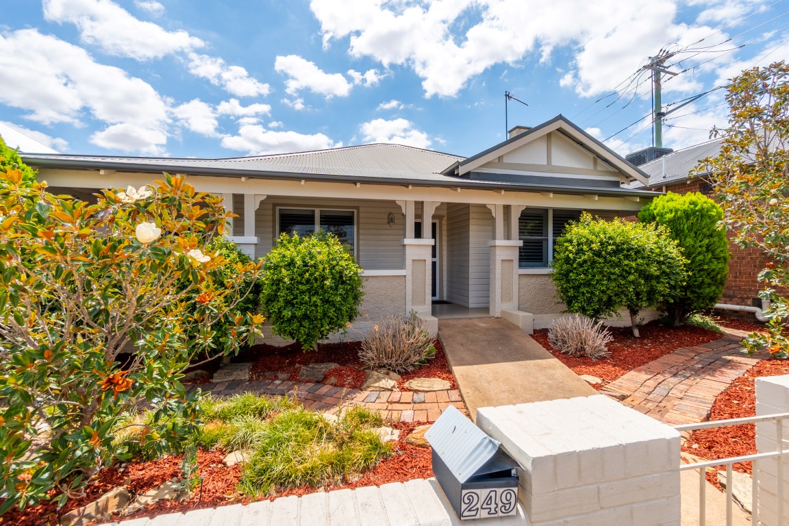 249-251 Hoskins Street, Temora, Nsw, 2666 - Image 2