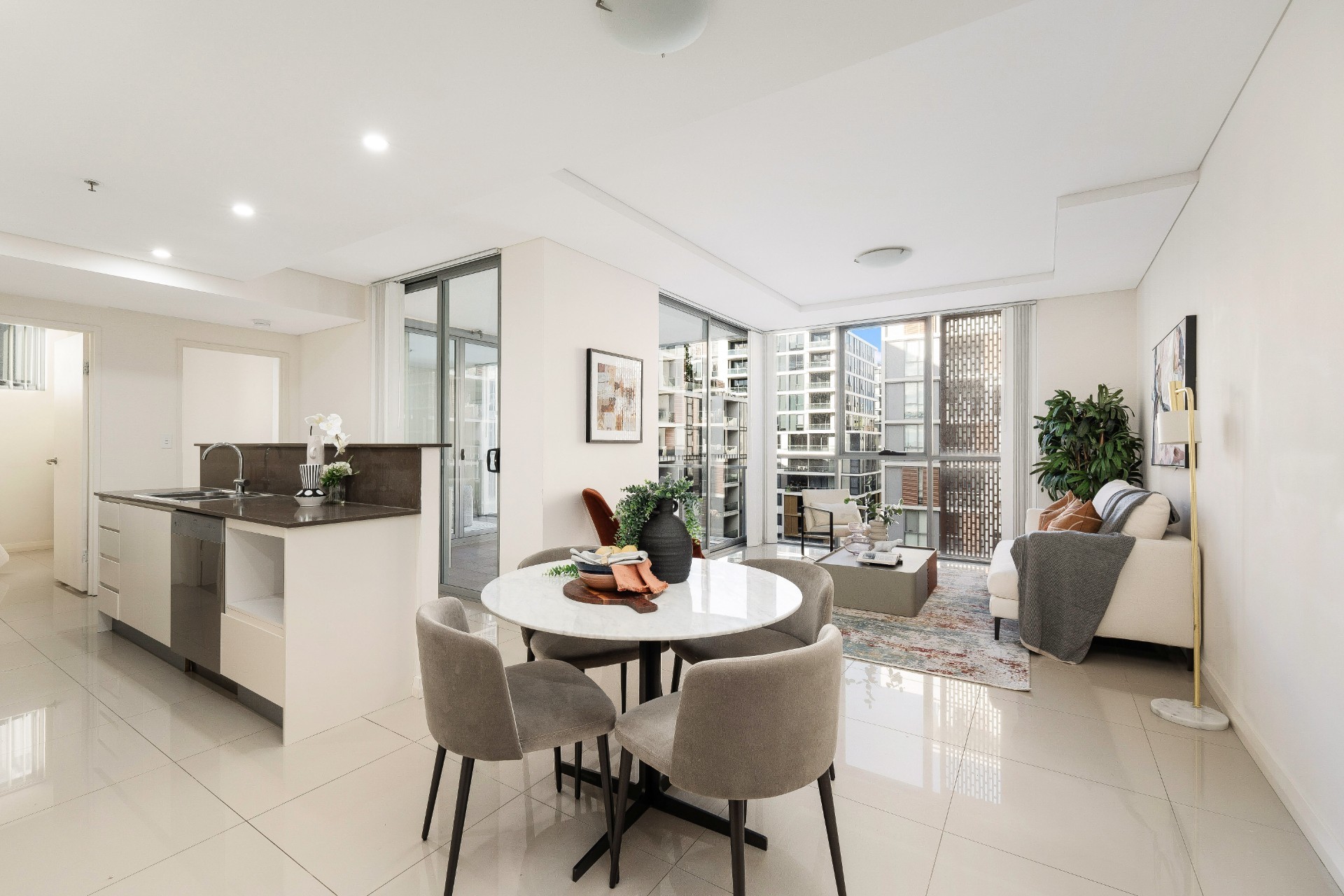 811/39 Kent Road, Mascot, NSW 2020 - Image 1