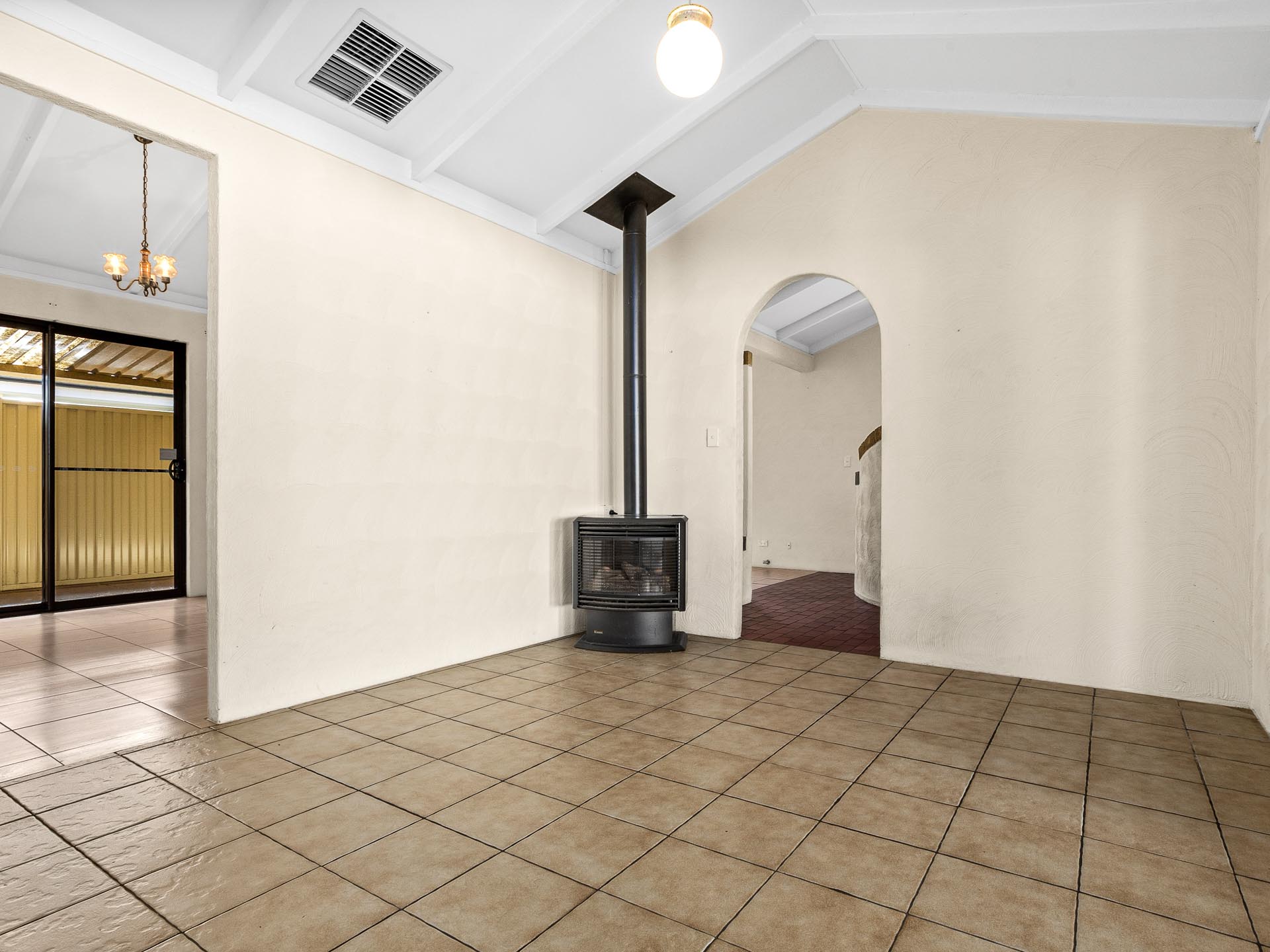 33 AINSLIE COURT, Kardinya WA 6163 - Image 8