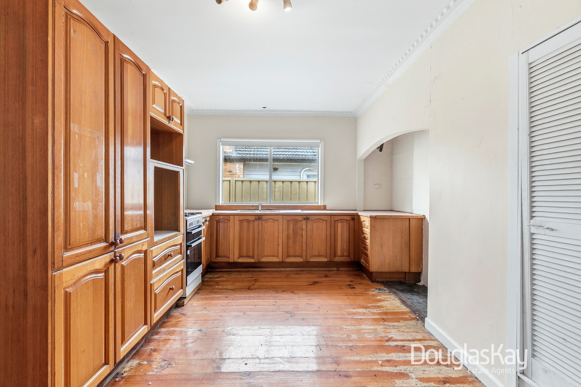 8 BAYNTON AVENUE, Sunshine North VIC 3020 - Image 6