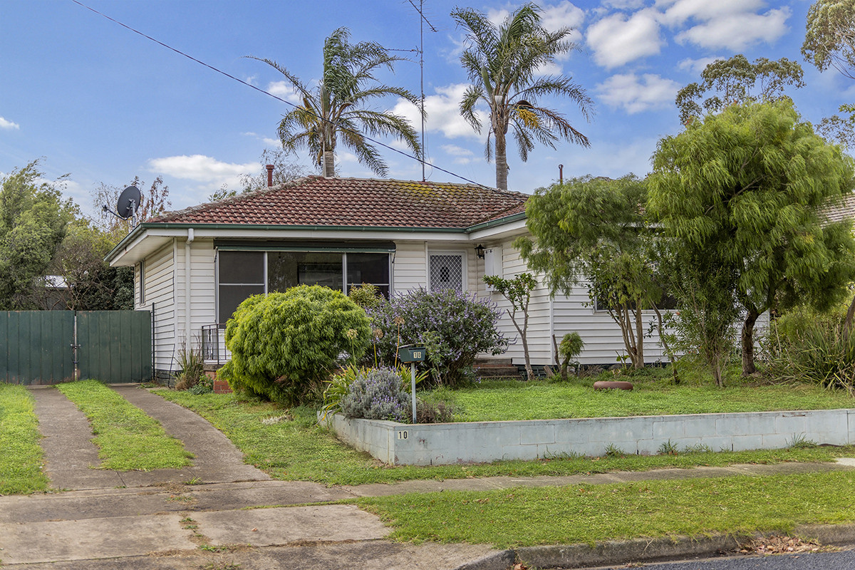 10 Coulter Avenue, Hamilton, VIC 3300 - Image 1