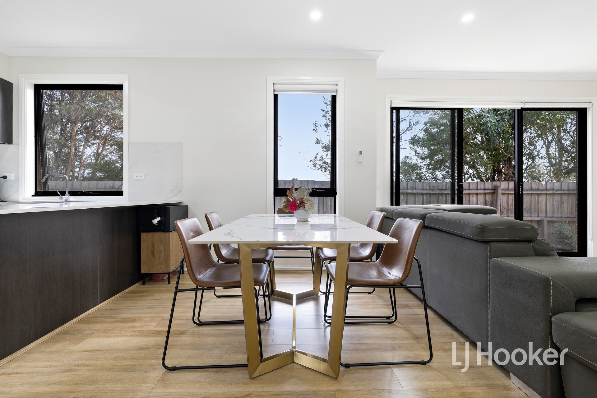 2 29 WILLOW DRIVE, HAMPTON PARK VIC 3976 - Image 5