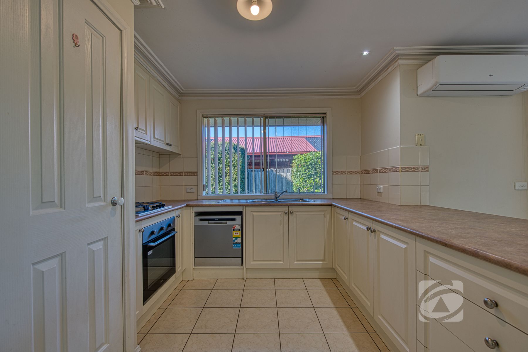 3-bedroom house at 29 JOHN FISHER DRIVE, Berwick VIC 3806, Casey, Victoria