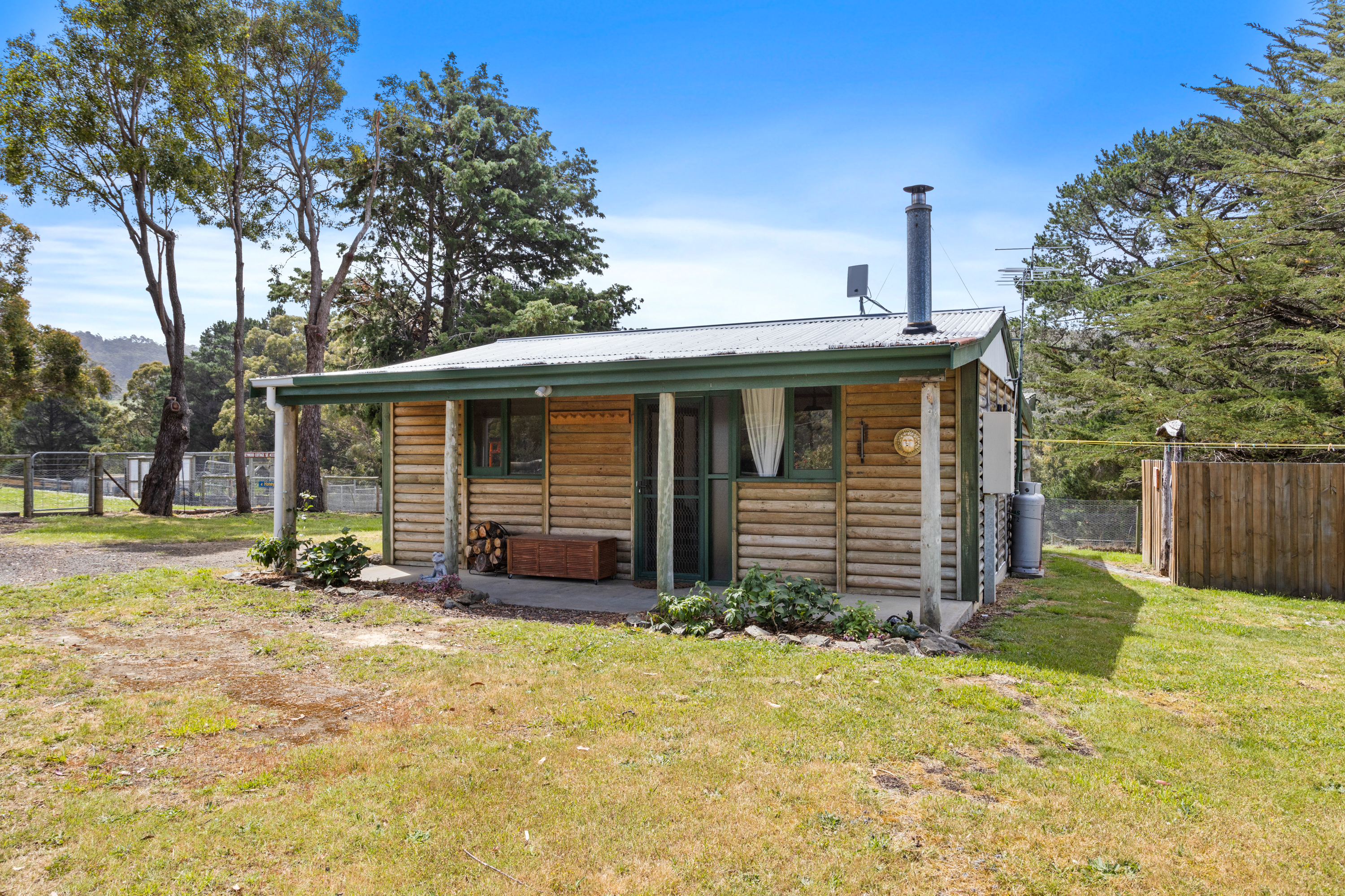 5-bedroom house at HONEYWOOD COTTAGE 72 PULLENS ROAD, WOODBRIDGE TAS 7162, Kingborough, Tasmania