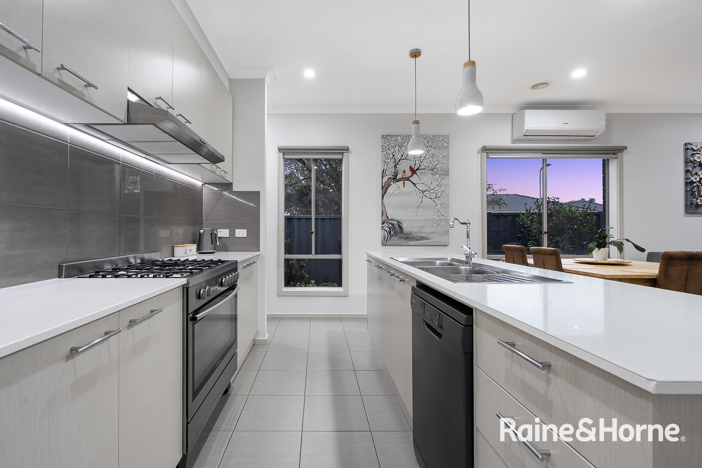34 Parklink Drive, Cranbourne East VIC 3977 - Image 9