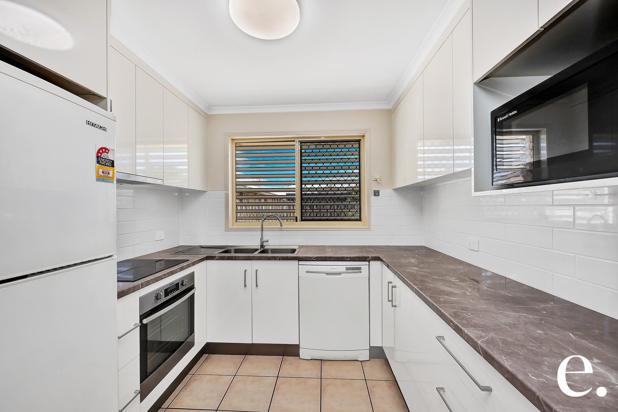 44 PARADISE AVENUE, Thabeban QLD 4670 - Image 8