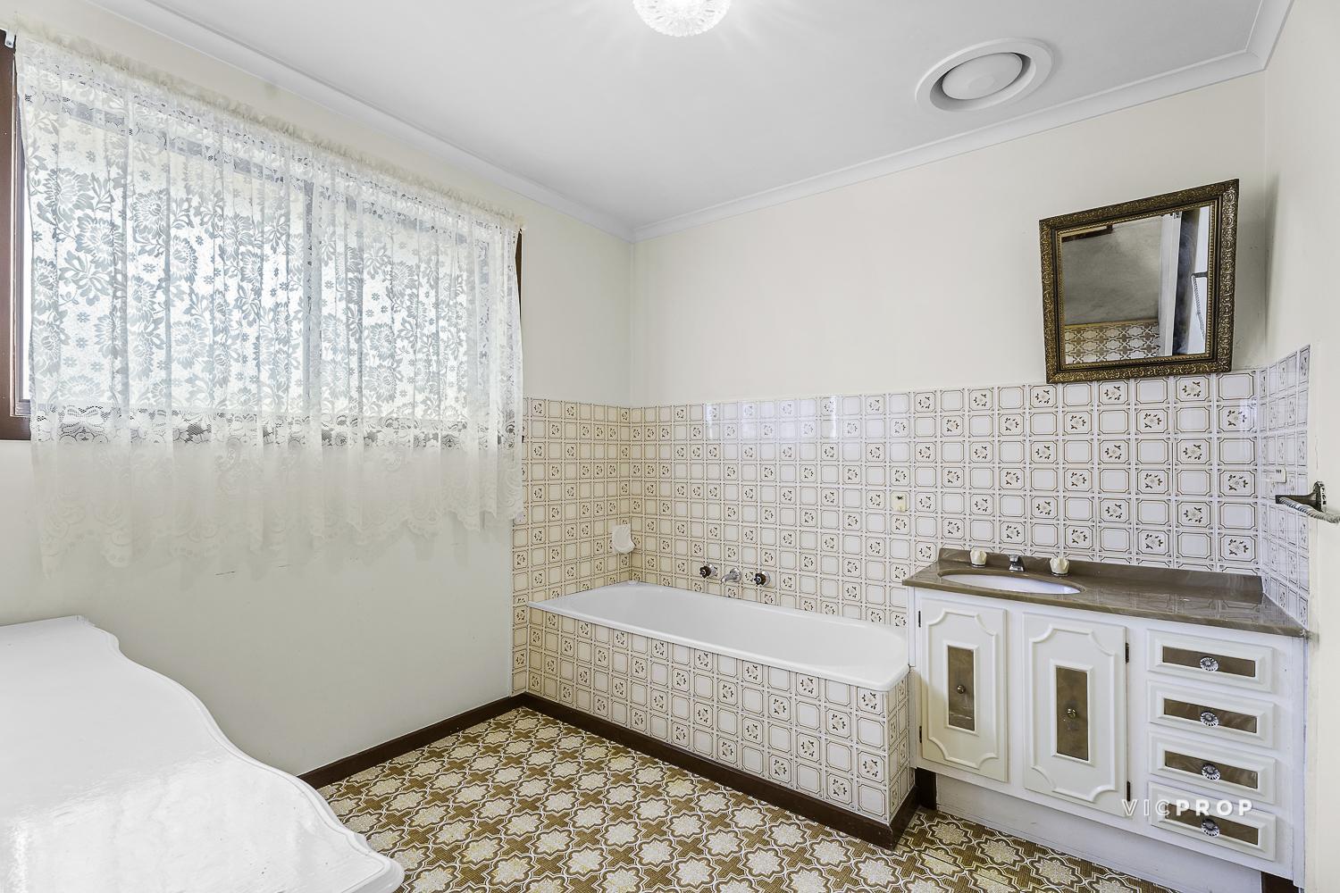 4-bedroom house at 43 OBERON AVENUE, St Albans VIC 3021, Brimbank, Victoria