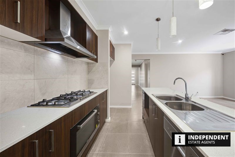 17 CORNWELL STREET, Melton South VIC 3338 - Image 5