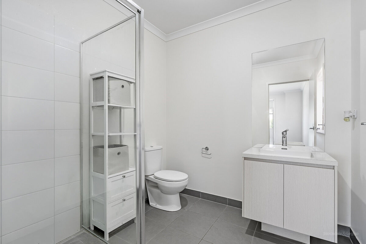 8 RAWLS STREET, Cranbourne VIC 3977 - Image 8