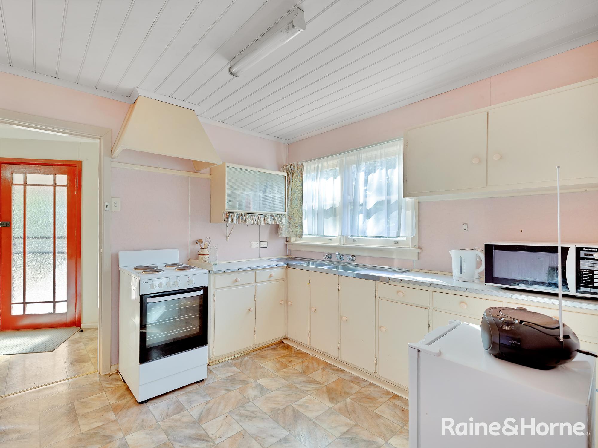 3-bedroom house at GOLD NUGGERTS 33 DENISON STREET, SOFALA NSW 2795, Bathurst, New South Wales