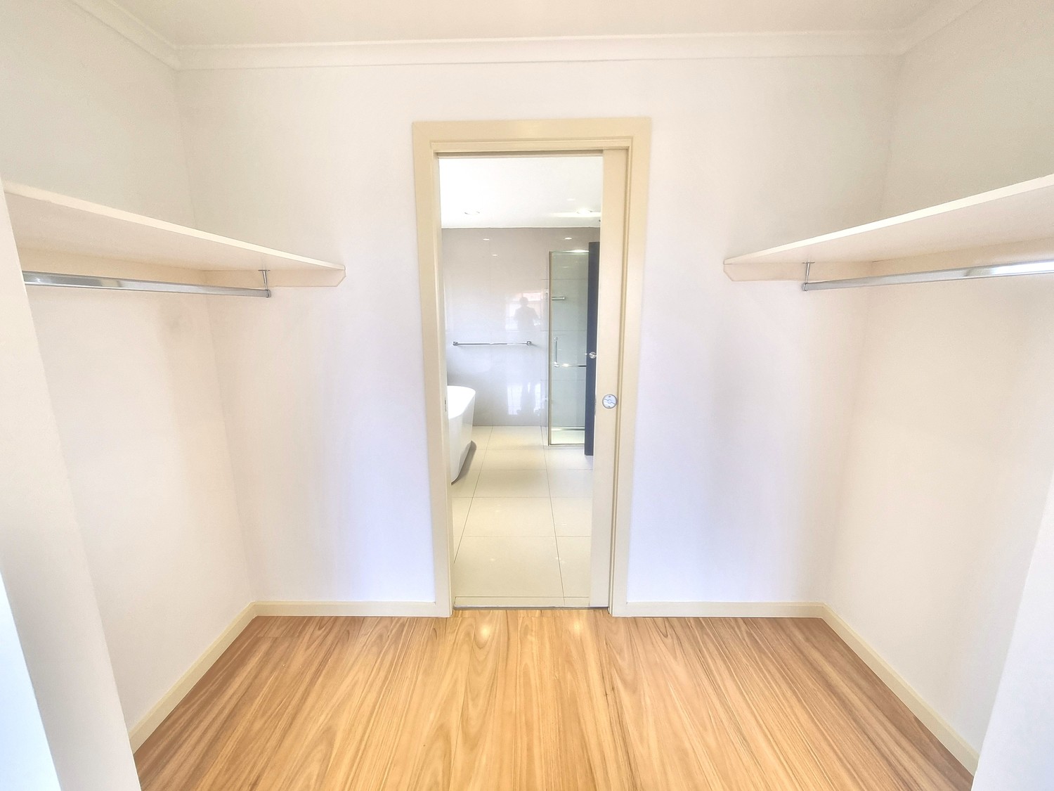 21 AYCLIFFE DRIVE, Deer Park VIC 3023 - Image 8