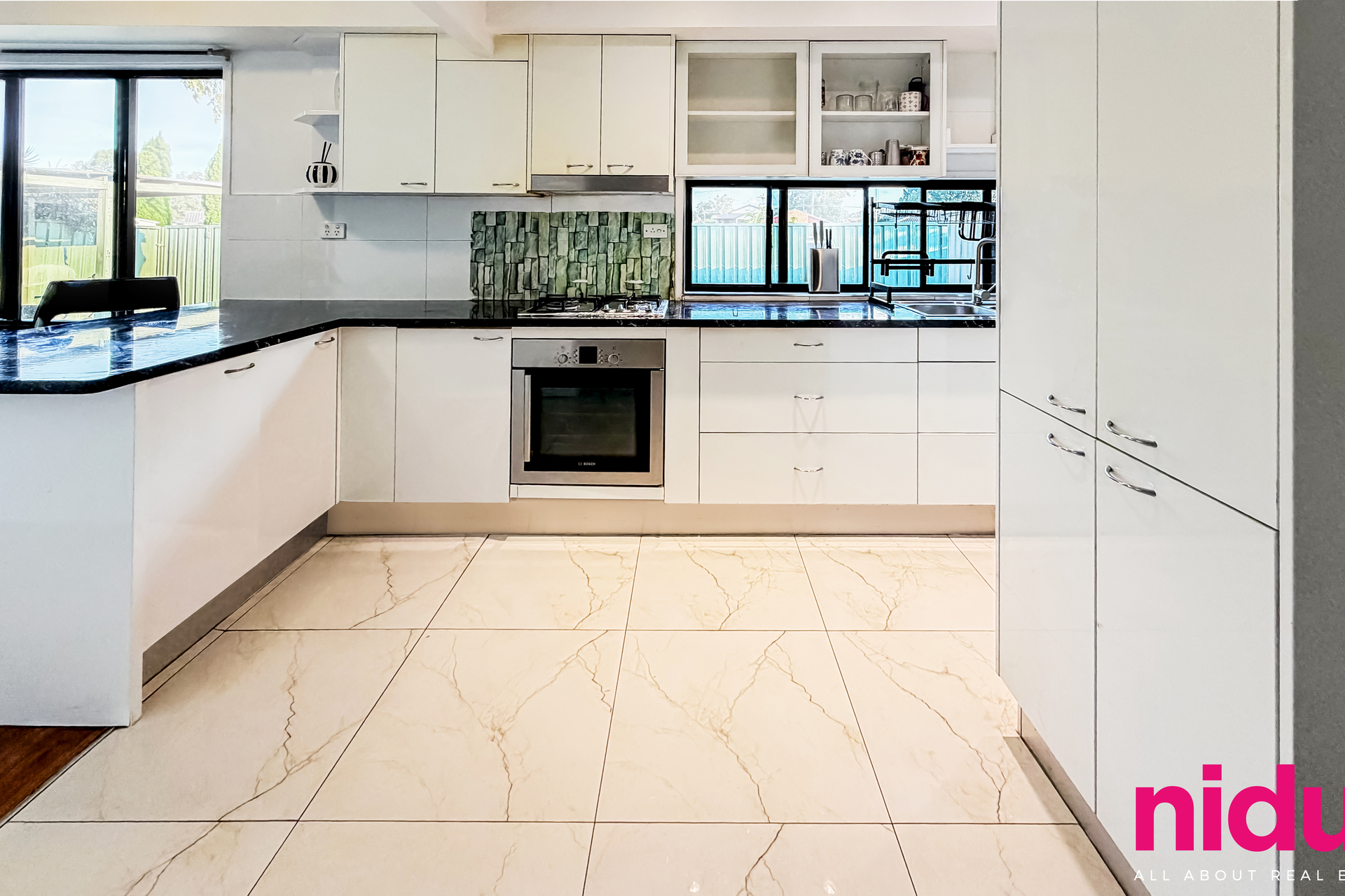 8 5 WOODVALE CLOSE, PLUMPTON NSW 2761 - Image 3