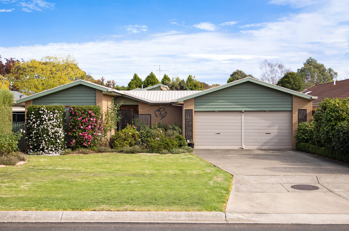 6 Moodie Avenue, Hamilton, Vic, 3300 - Image 1
