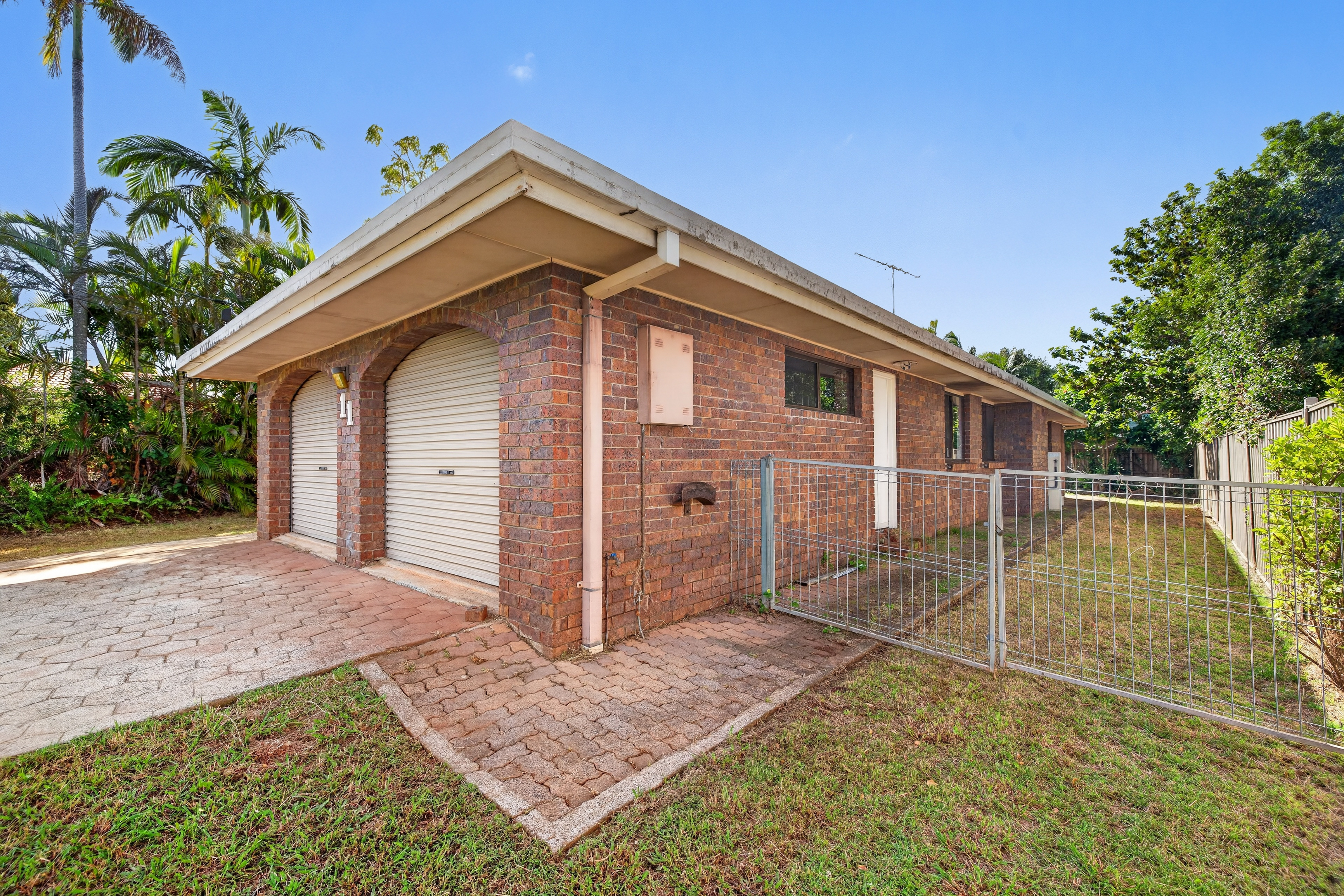 11 Harding Crescent, Cleveland, QLD 4163 - Image 2