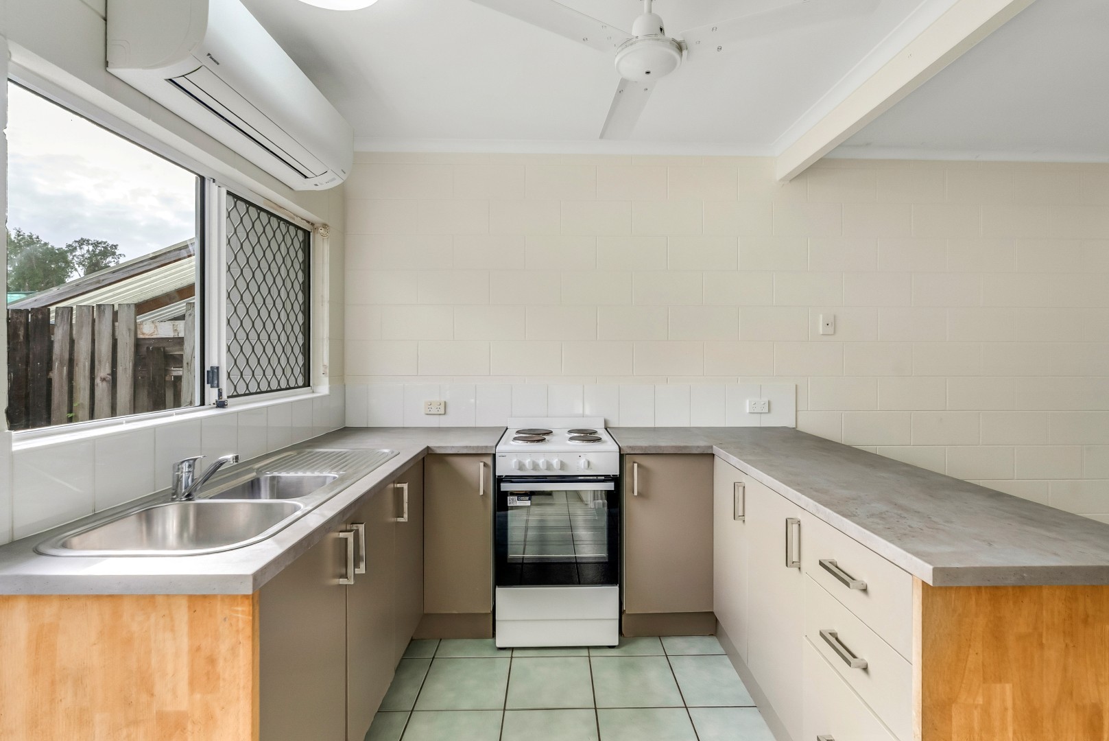 CAUFIELD GARDENS 6 126 PEASE STREET, MANOORA QLD 4870 - Image 3