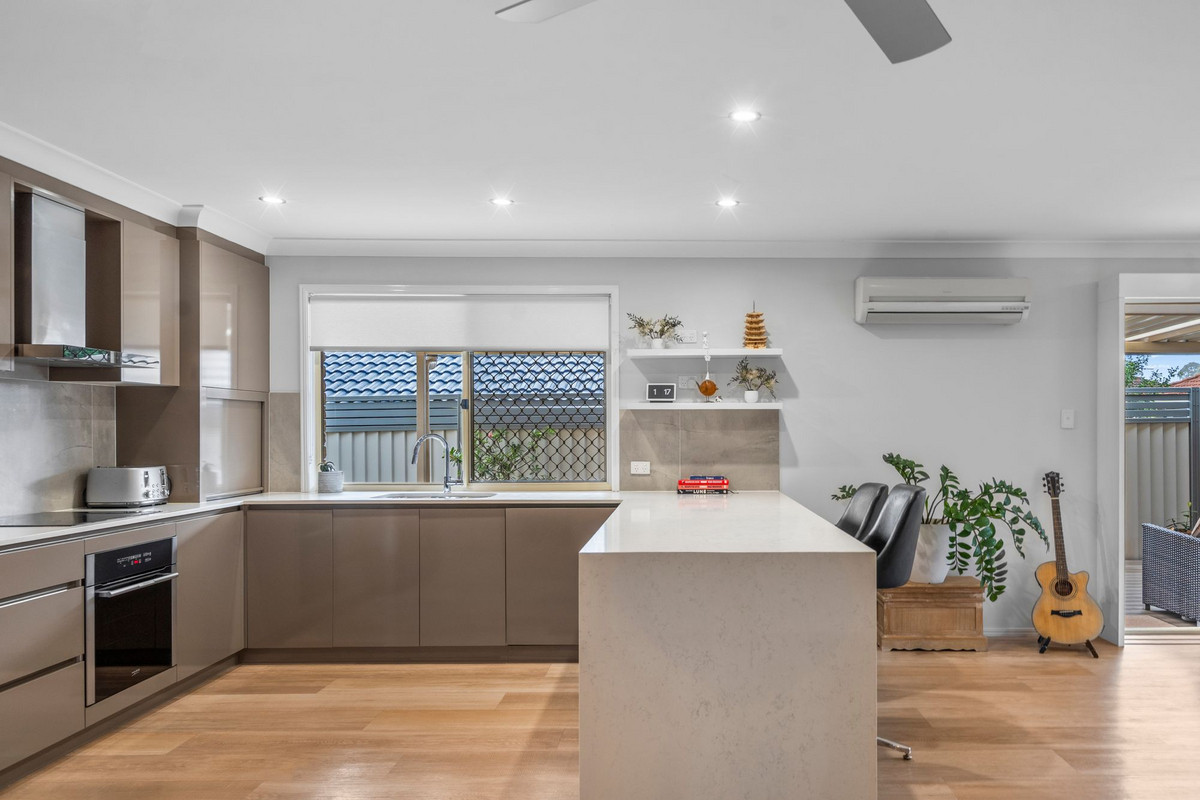8 MURDOCK PLACE, Wakerley QLD 4154 - Image 5