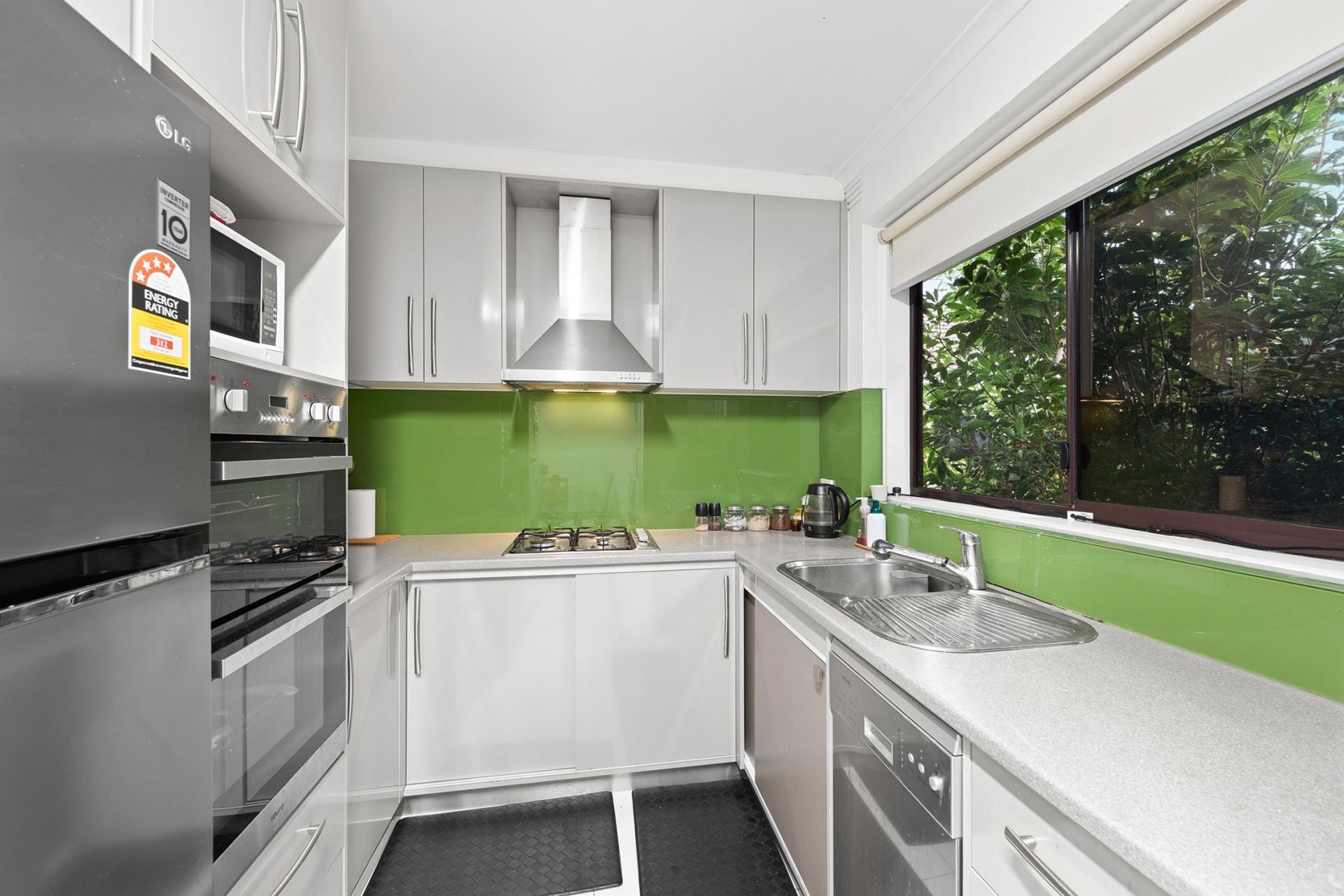 8/11 Brentwood Street, Bentleigh, VIC 3204 - Image 5
