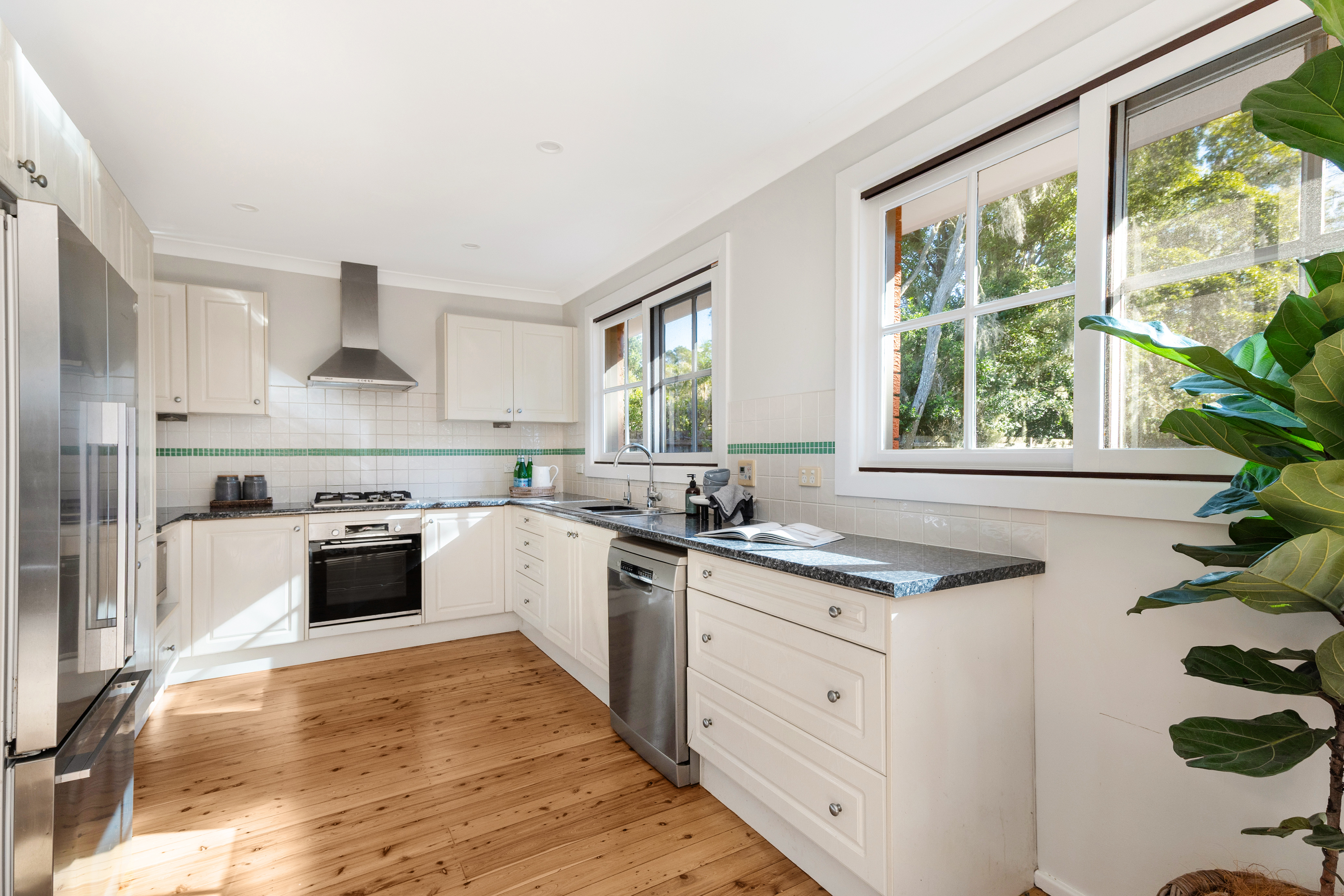 6 MILBURN PLACE, St Ives Chase NSW 2075 - Image 5