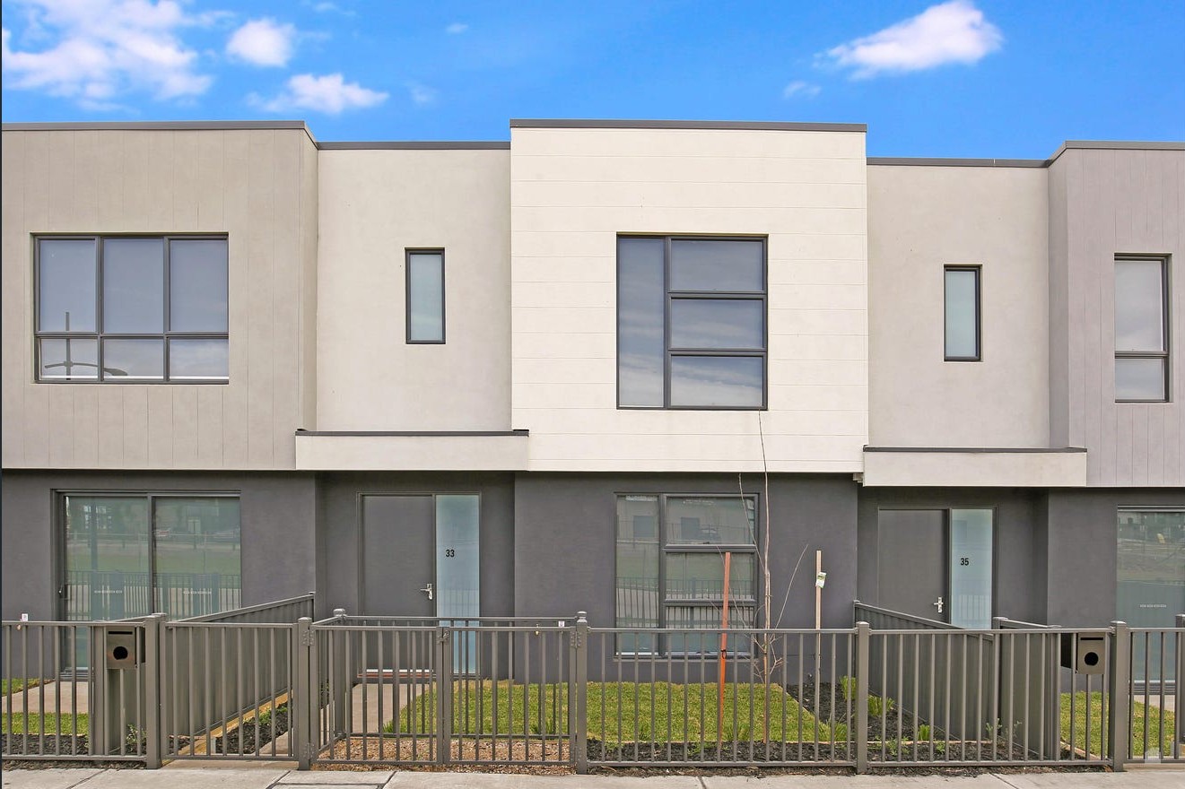 33 GLISTEN WAY, Craigieburn VIC 3064 - Image 2