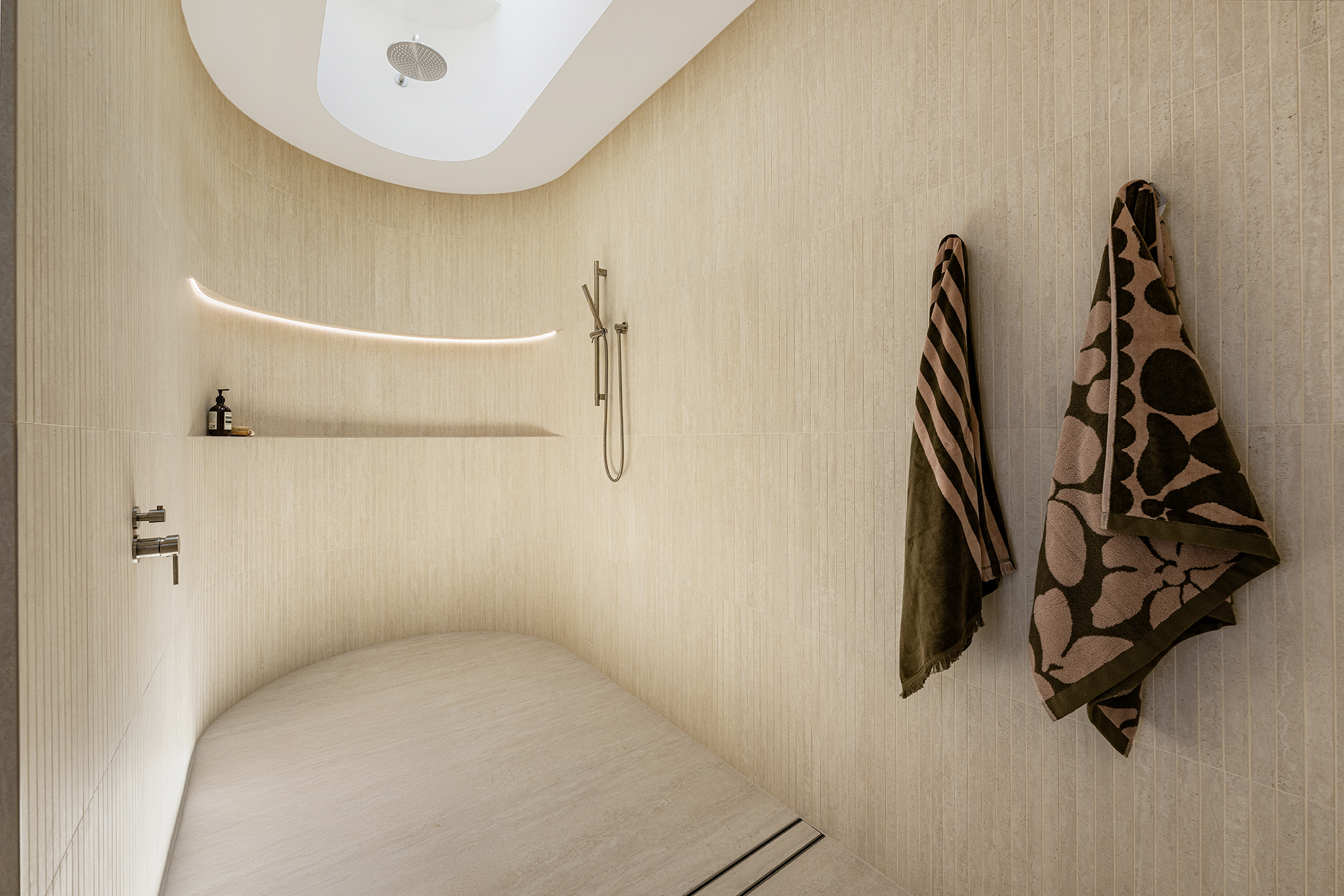 47 VATAKOULA PARADE, Mermaid Waters QLD 4218 - Image 10