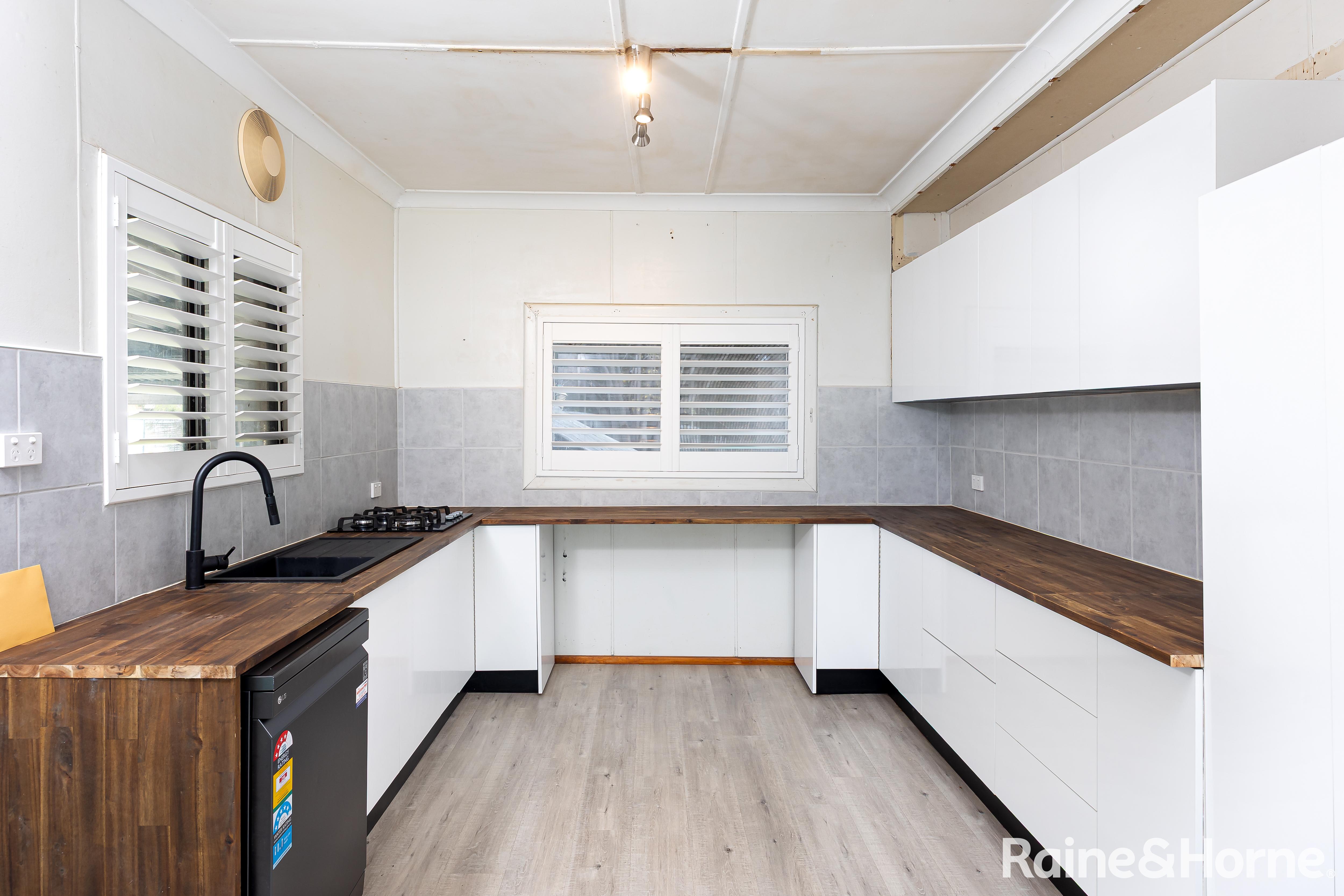 71 Junction Street, Junee, NSW 2663 - Image 3