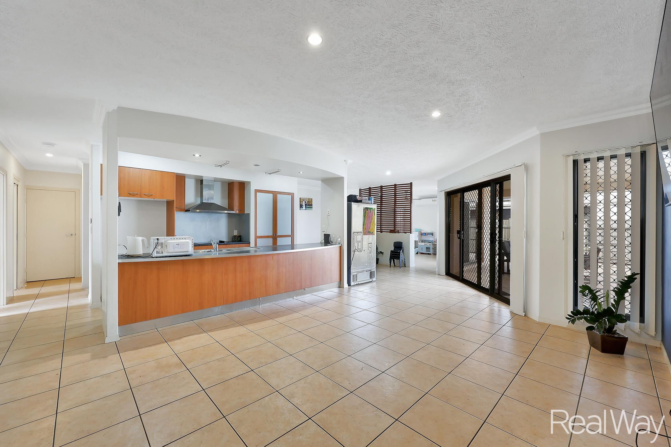 58 CHANCELLOR DRIVE, Avenell Heights QLD 4670 - Image 6