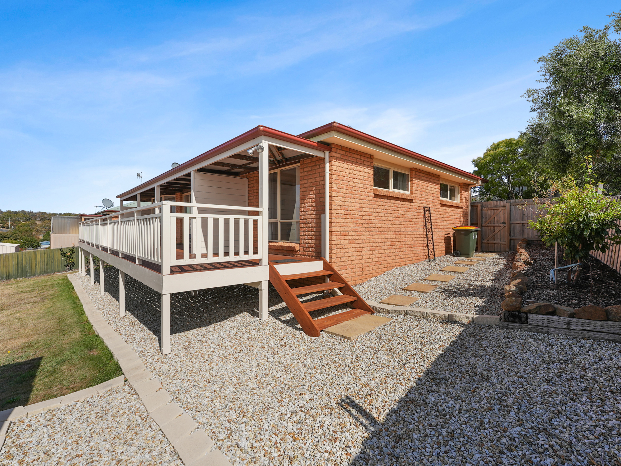 2 12 COOKS COURT, SWANSEA TAS 7190 - Image 9