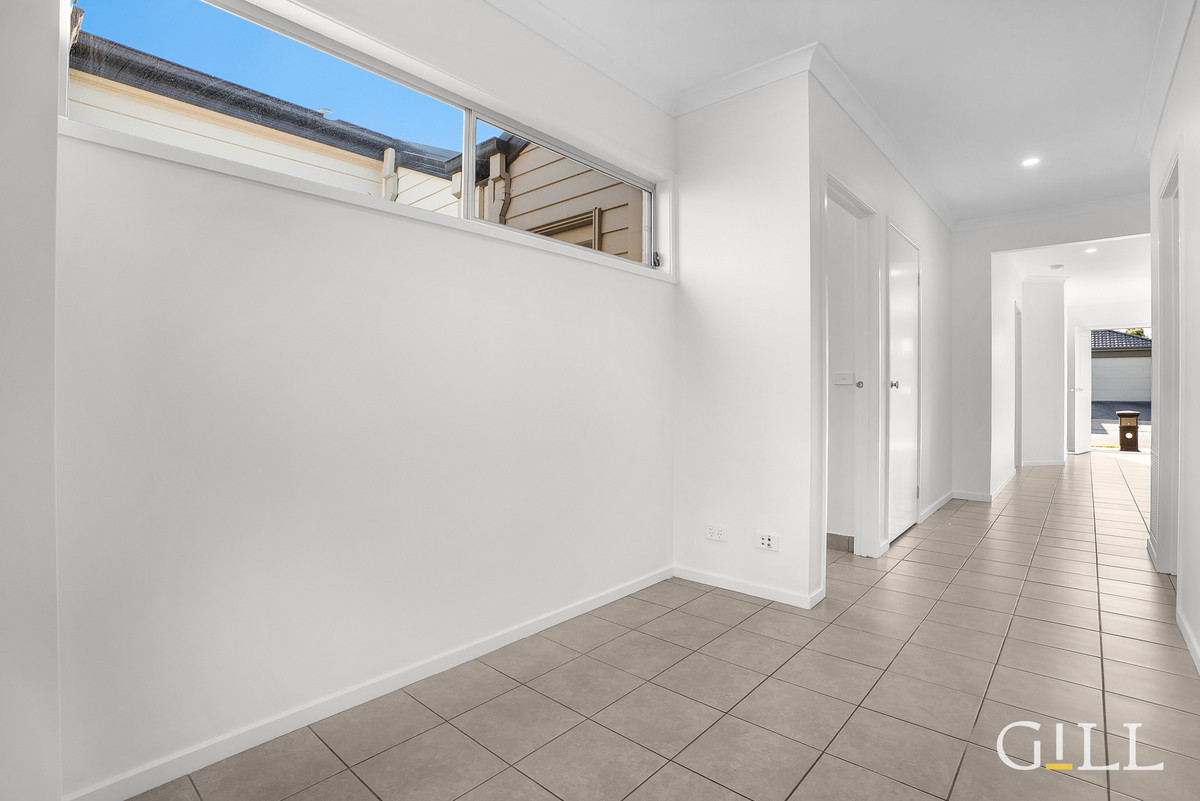 7 BARCELONA AVENUE, Clyde North VIC 3978 - Image 3