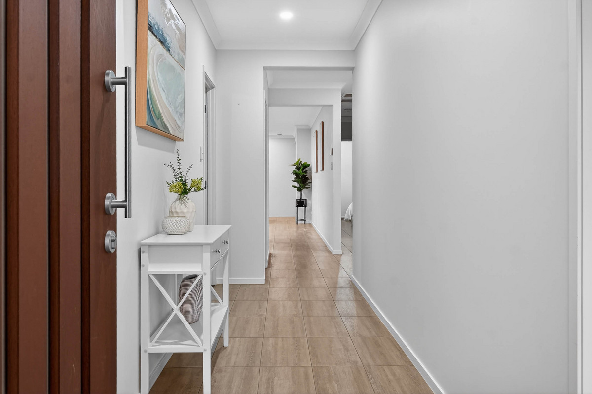 142 WOODLINE DRIVE, Spring Mountain QLD 4300 - Image 2