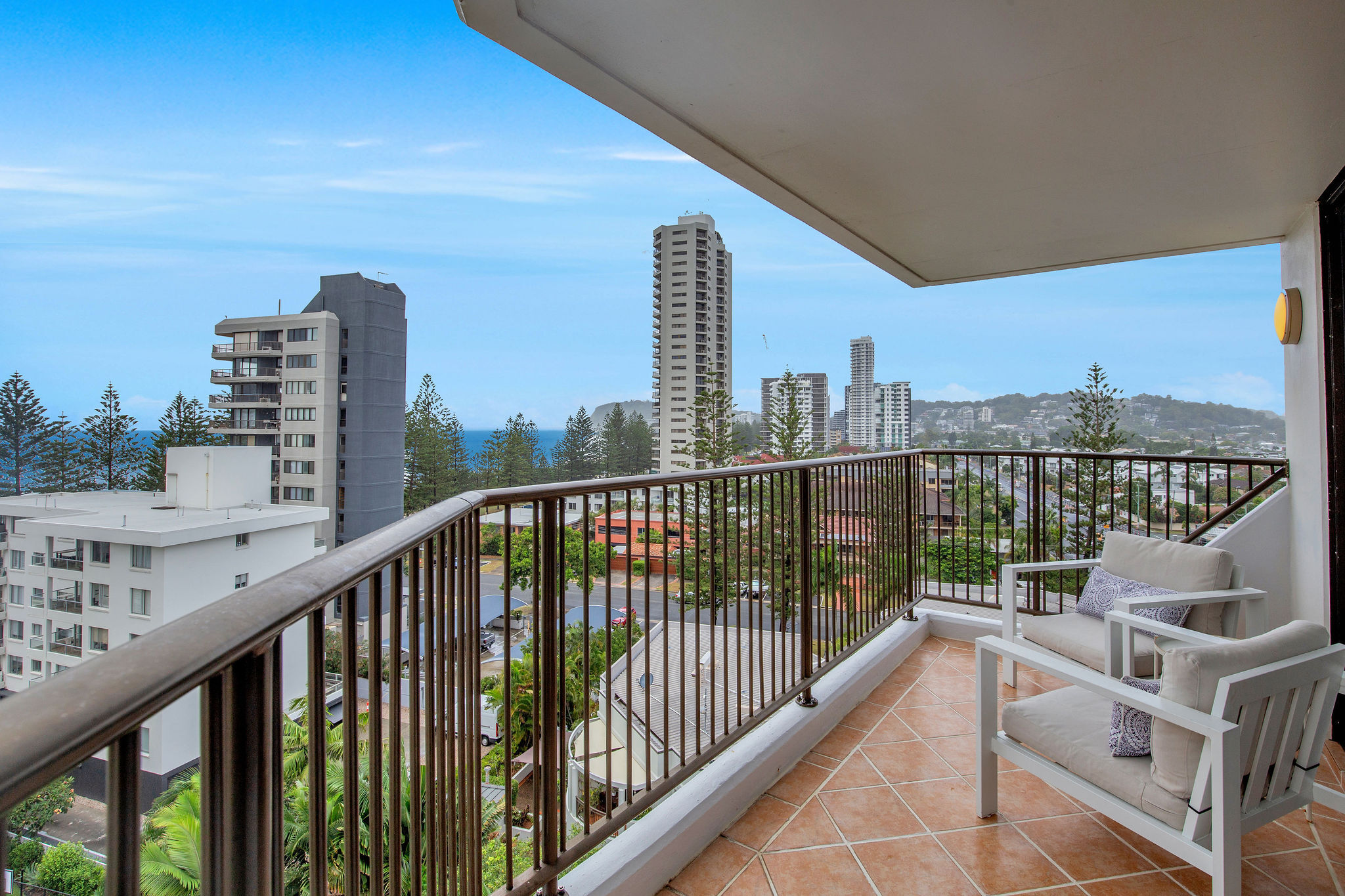 34 1941 GOLD COAST HIGHWAY, BURLEIGH HEADS QLD 4220 - Image 2