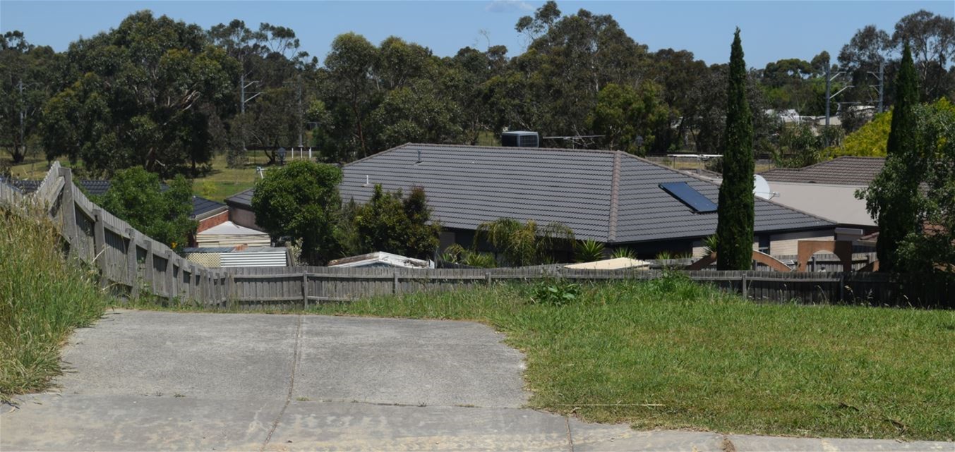 39 Portchester Boulevard, Beaconsfield, VIC 3807 - Image 4