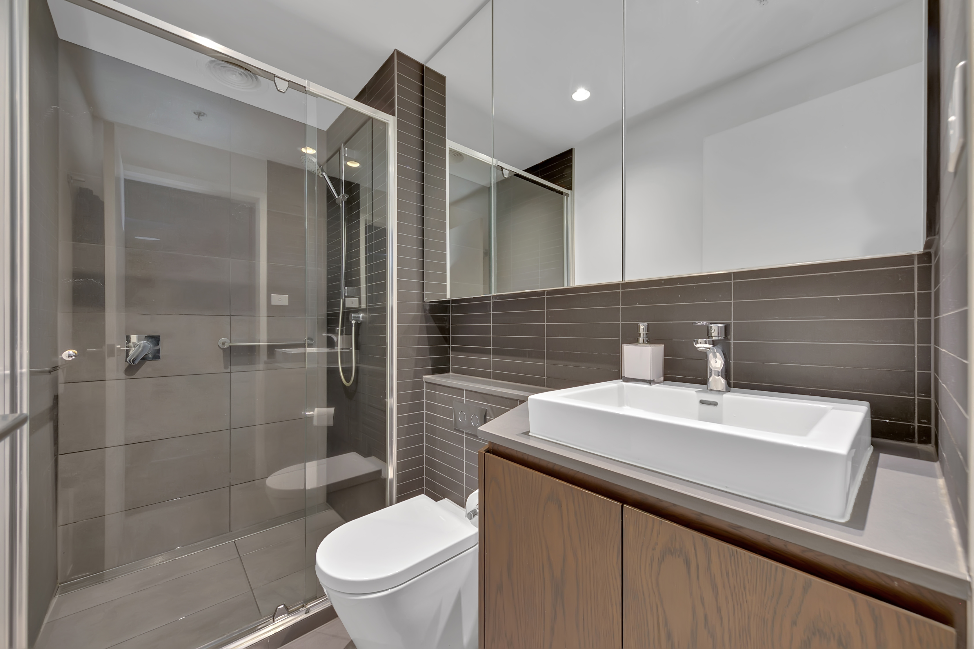 2-bedroom unit at 706 1 ACACIA PLACE, ABBOTSFORD VIC 3067, Yarra, Victoria