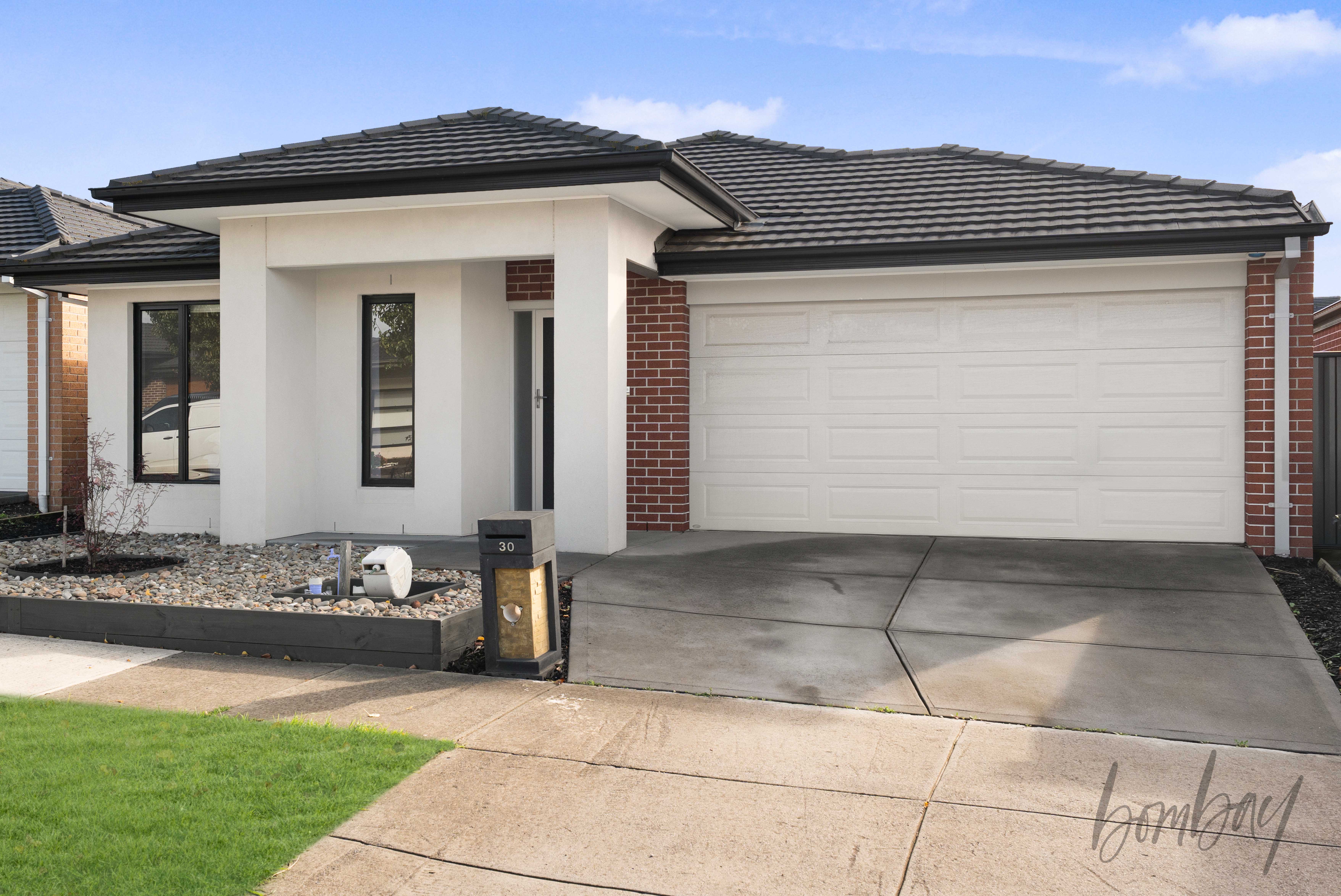 30 BANJOLINA CIRCUIT, Craigieburn VIC 3064 - Image 2