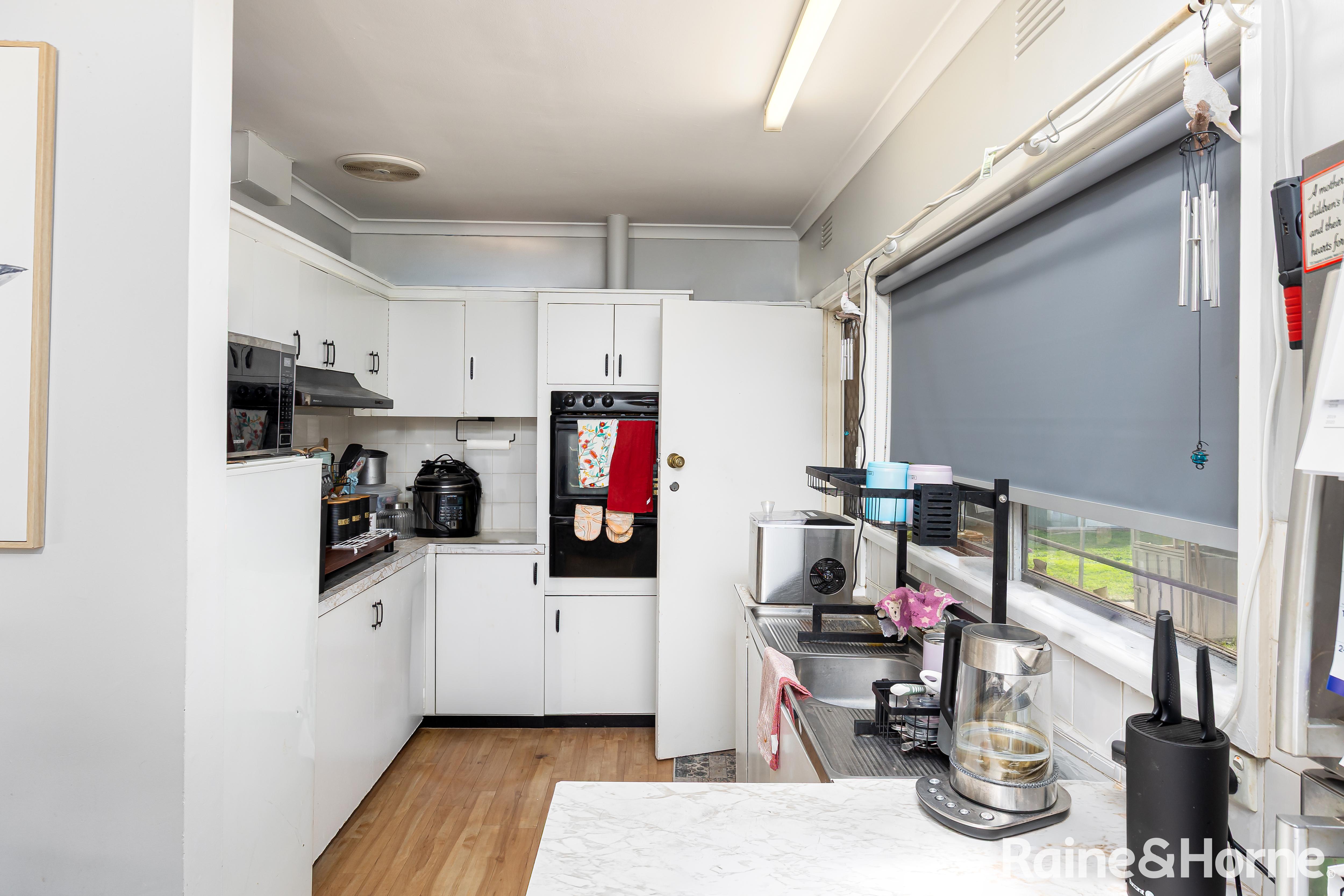 3 Acacia Street, Kooringal, NSW 2650 - Image 3