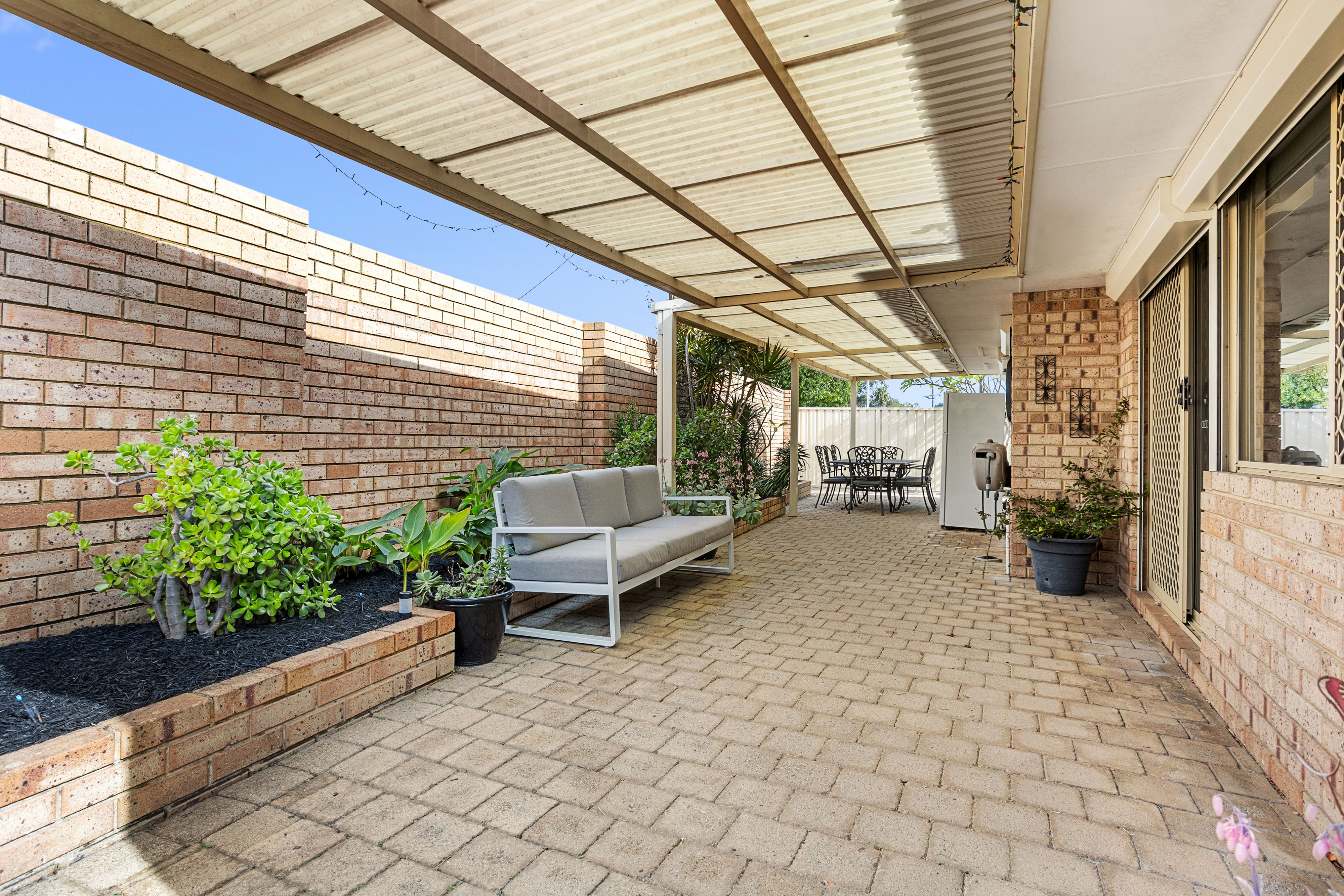 9 6 Lester Drive, Thornlie WA 6108 - Image 1