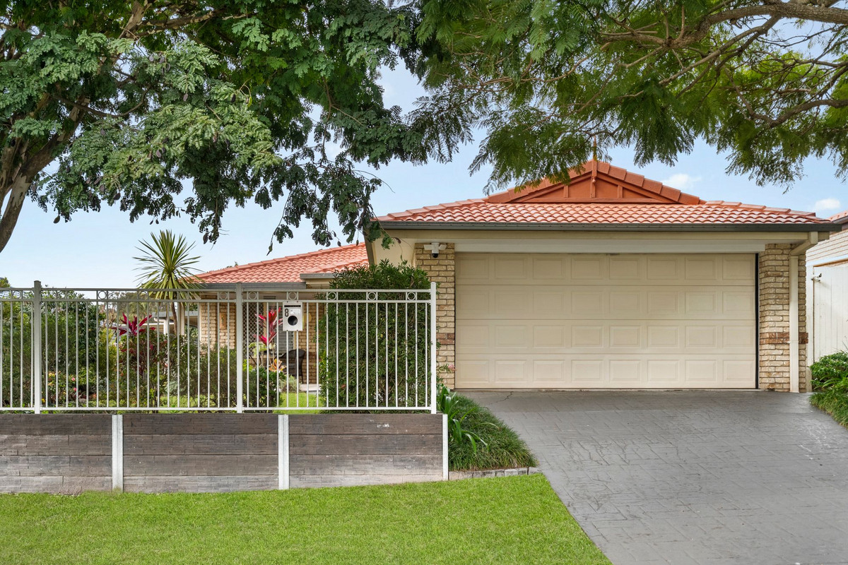 8 MURDOCK PLACE, Wakerley QLD 4154 - Image 1