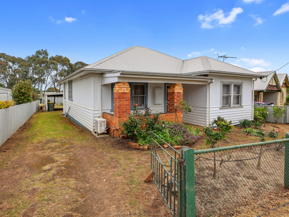 3-bedroom house at 135 Coleraine Road, Hamilton, VIC 3300, Southern Grampians, Victoria