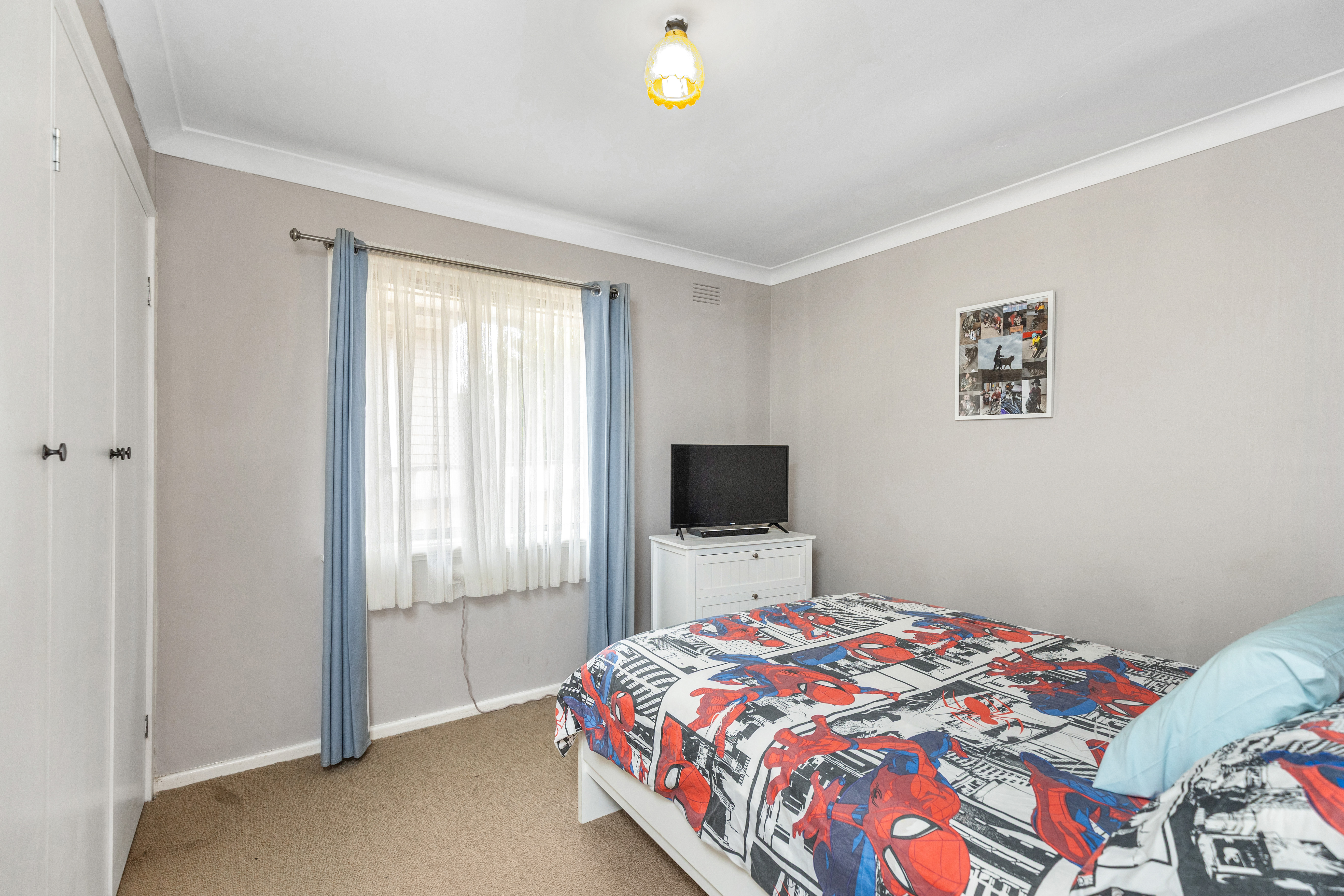 19 NIXON CRESCENT, Tolland NSW 2650 - Image 6