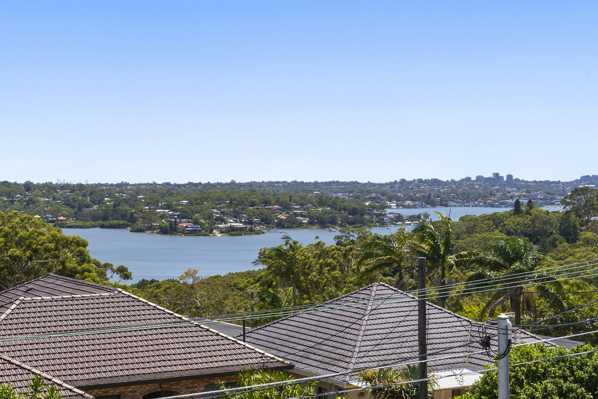 5-bedroom unit at 4B Rocklea Crescent, Sylvania, NSW 2224, Sutherland, New South Wales