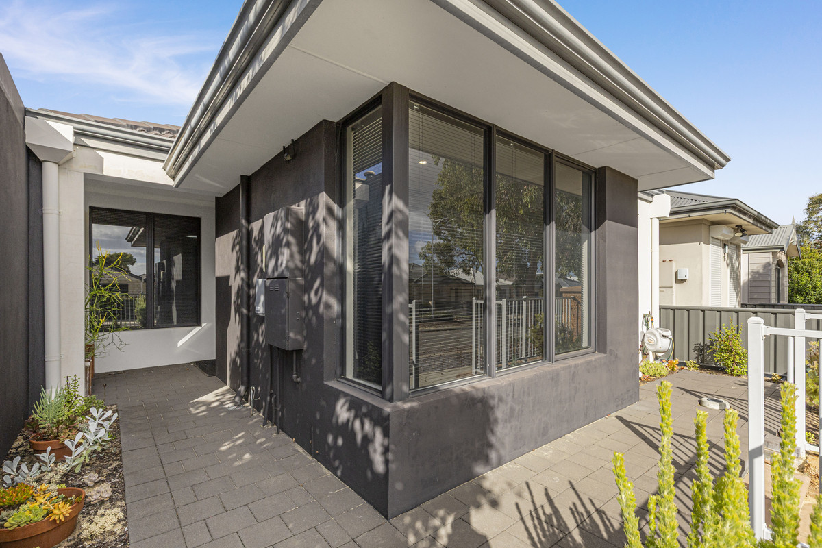 3-bedroom house at 18 Conferta Link, Banksia Grove, WA 6031, Wanneroo, Western Australia