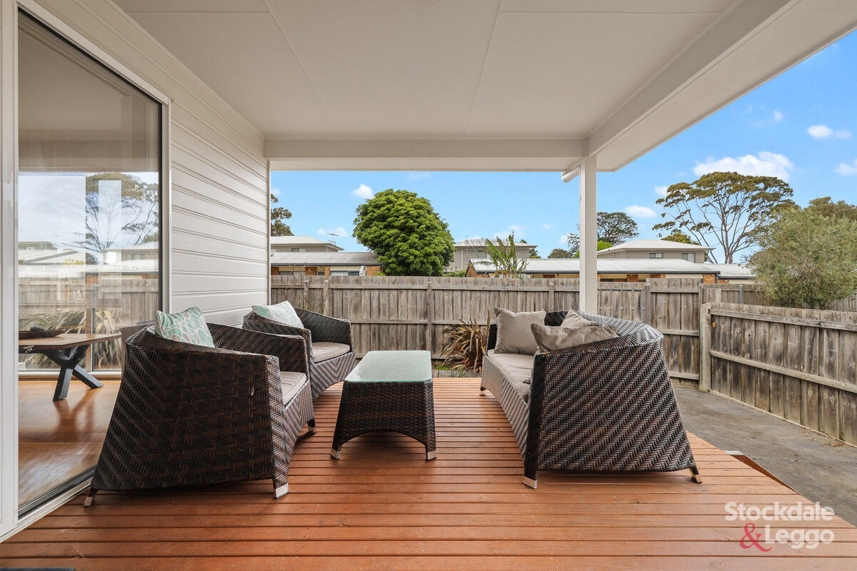 2/11 Douglas Road, Cowes, VIC 3922 - Image 8