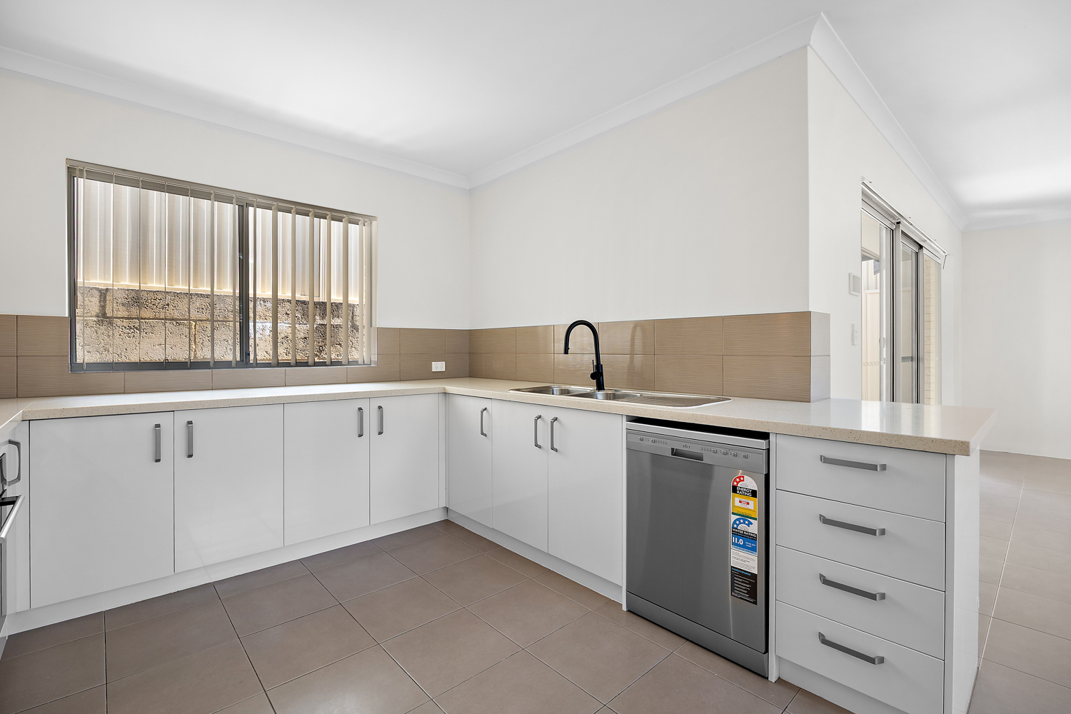 4 10 DUKE STREET, BENTLEY WA 6102 - Image 4