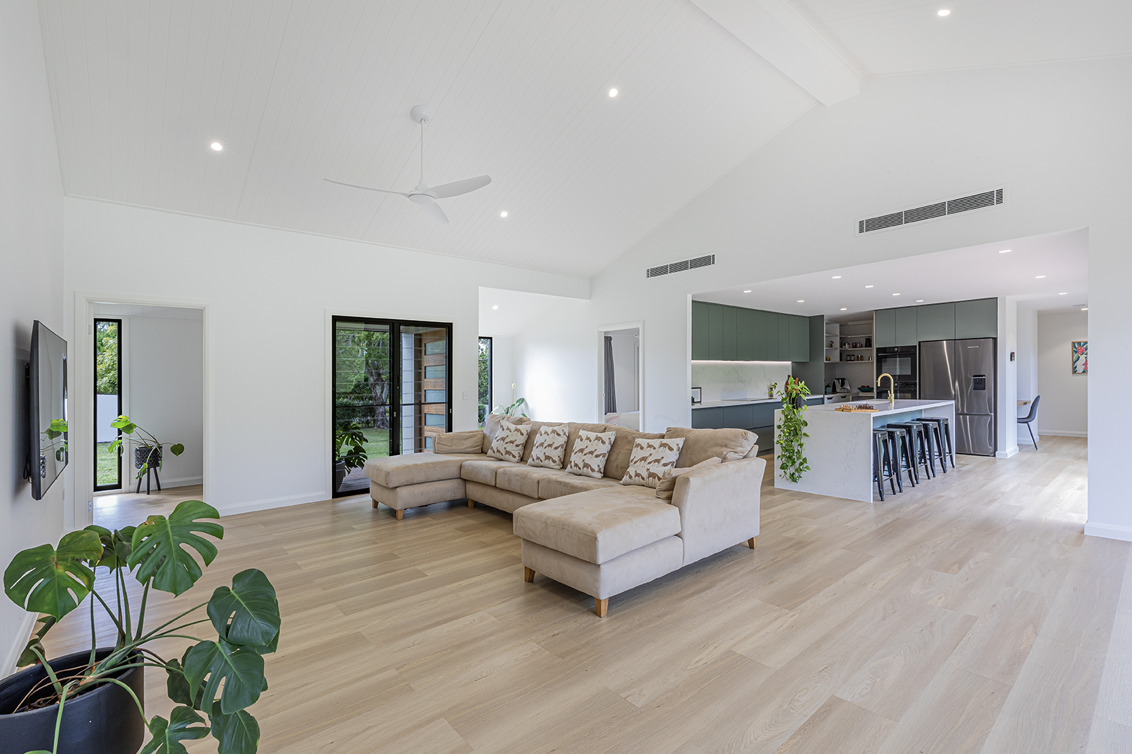 21 RIVERSDALE ROAD, Oxenford QLD 4210 - Image 10