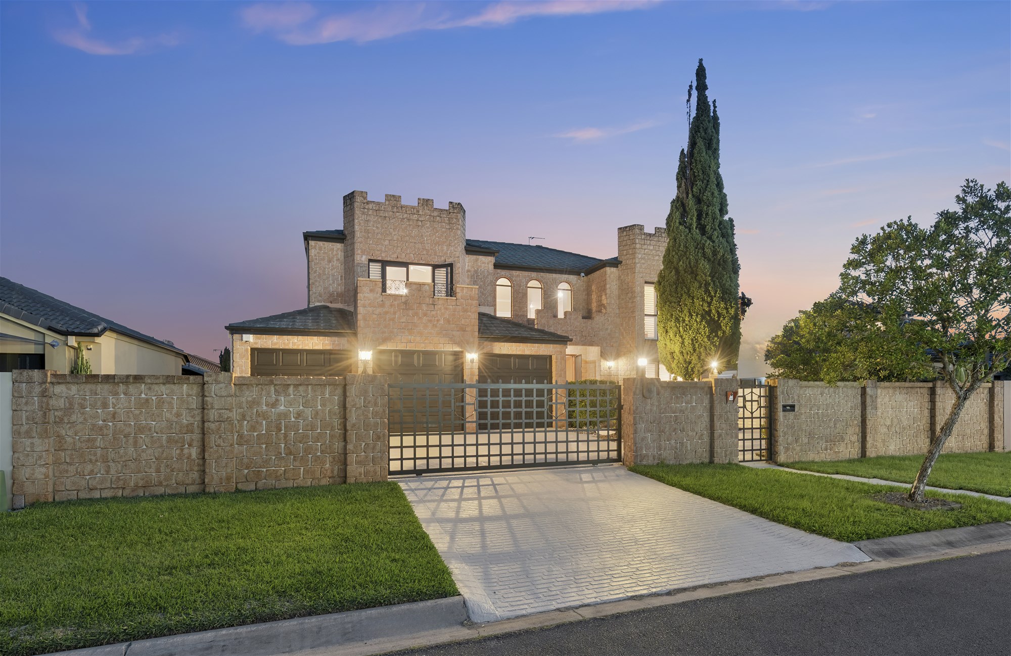 16 REBHOLZ DRIVE, Benowa QLD 4217 - Image 1