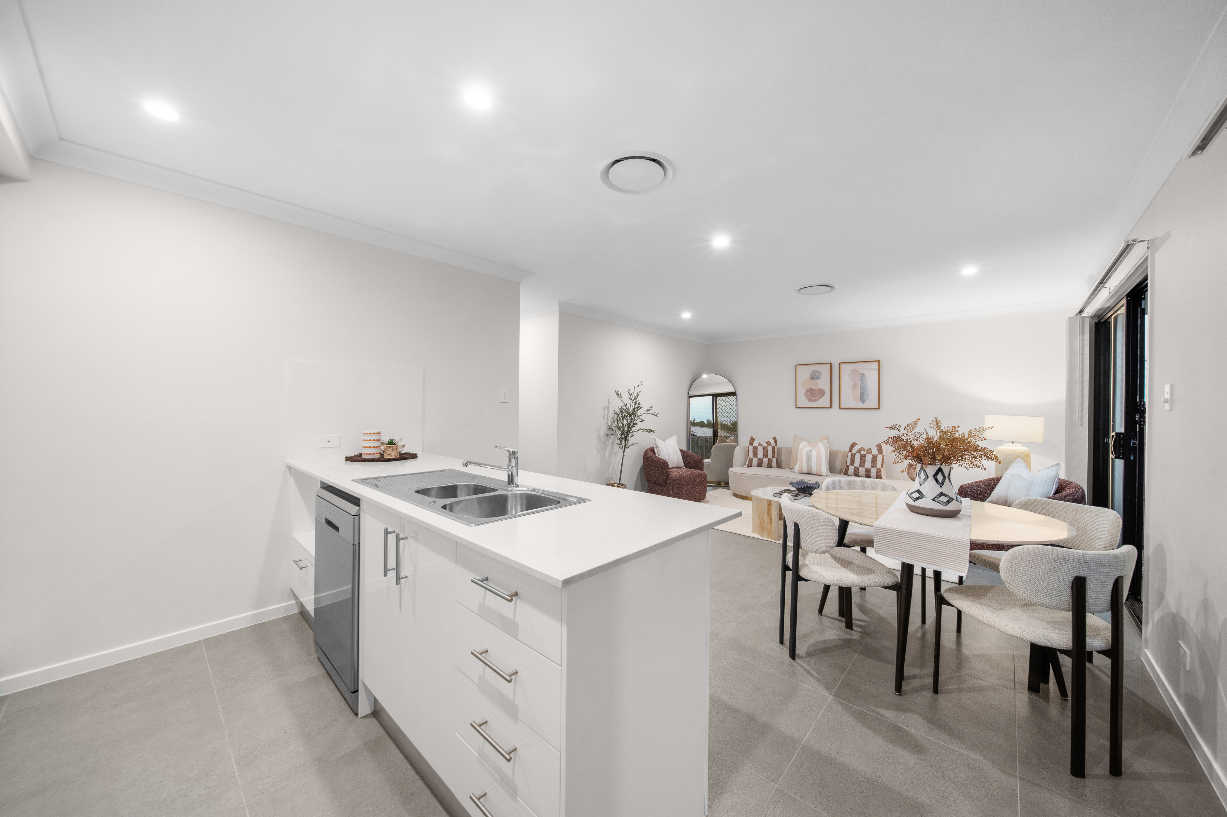19 Broxburn Circuit, Spring Mountain, Qld, 4300 - Image 8