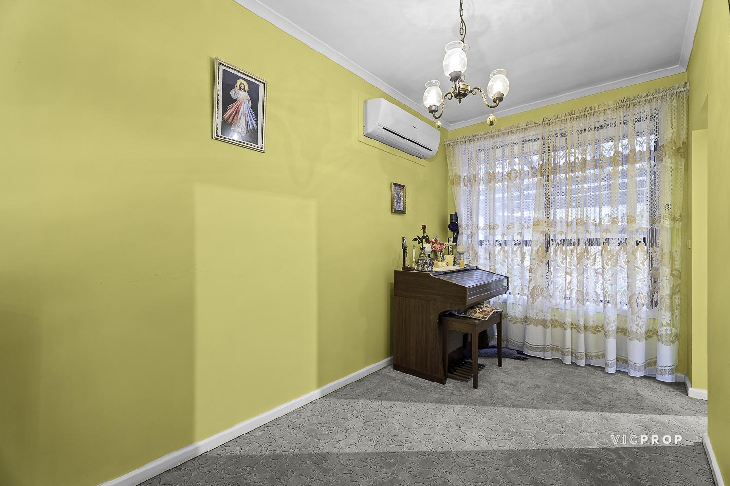 4-bedroom house at 43 OBERON AVENUE, St Albans VIC 3021, Brimbank, Victoria