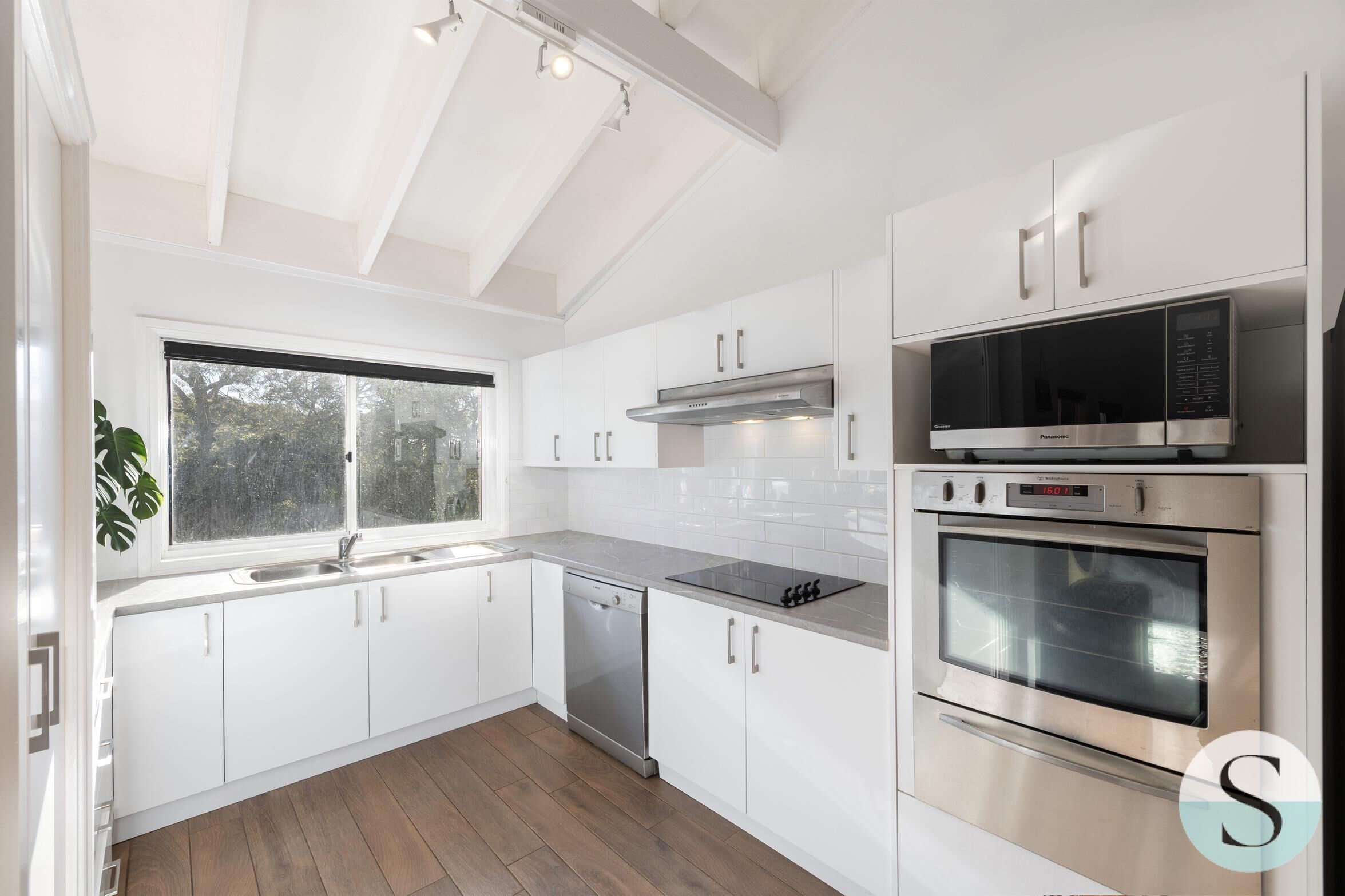 63 SCENIC DRIVE, Caves Beach NSW 2281 - Image 6