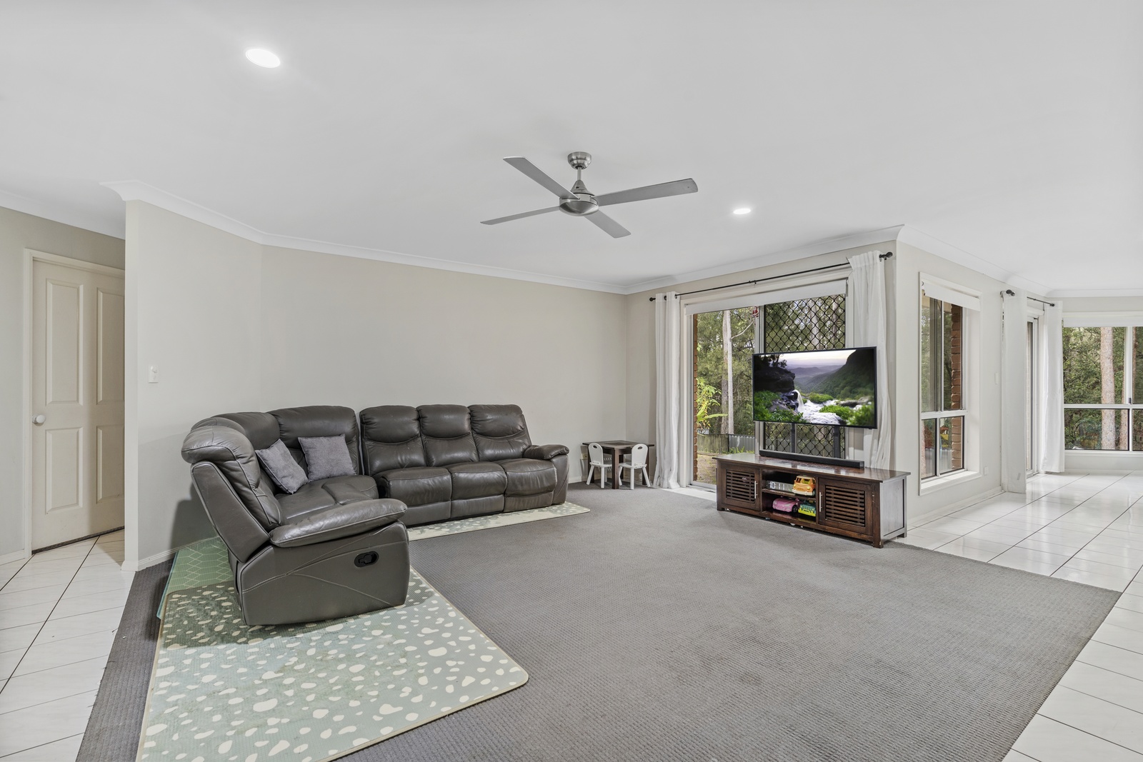 28 BALLYBUNION DRIVE, Parkwood QLD 4214 - Image 6
