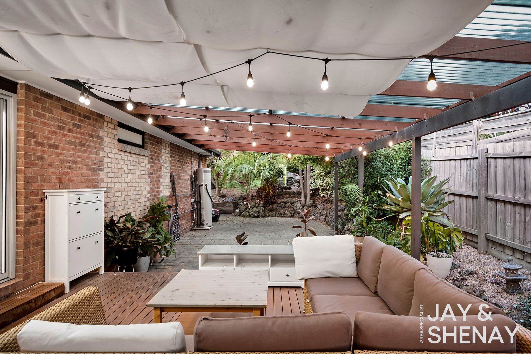 3-bedroom house at 130 GLENEAGLES DRIVE, Endeavour Hills VIC 3802, Casey, Victoria